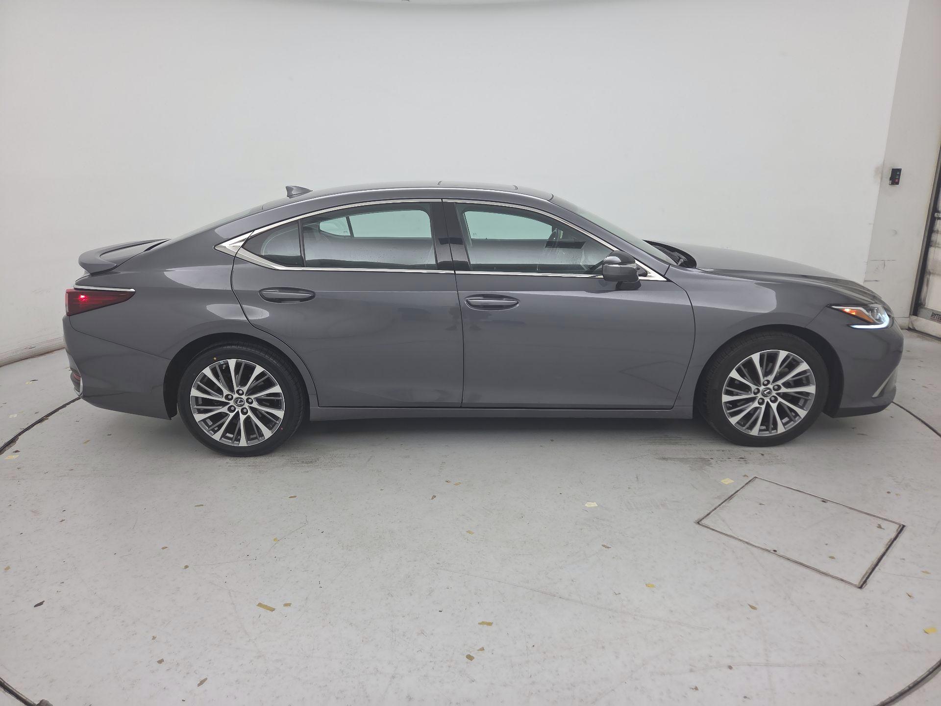 Thumbnail: 2021 Lexus ES - 4