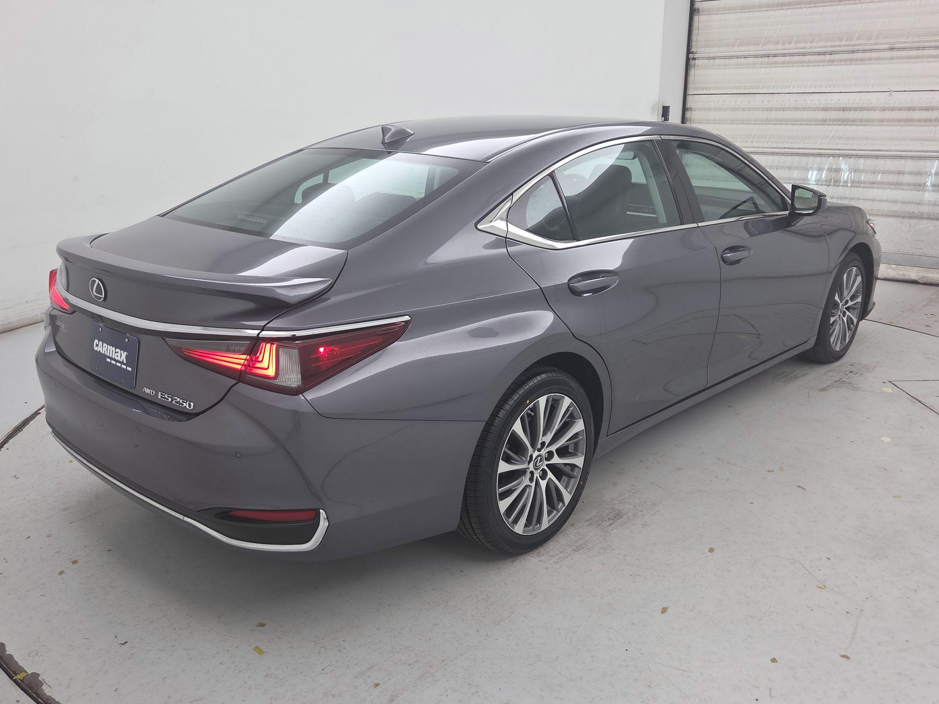 Thumbnail: 2021 Lexus ES - 5