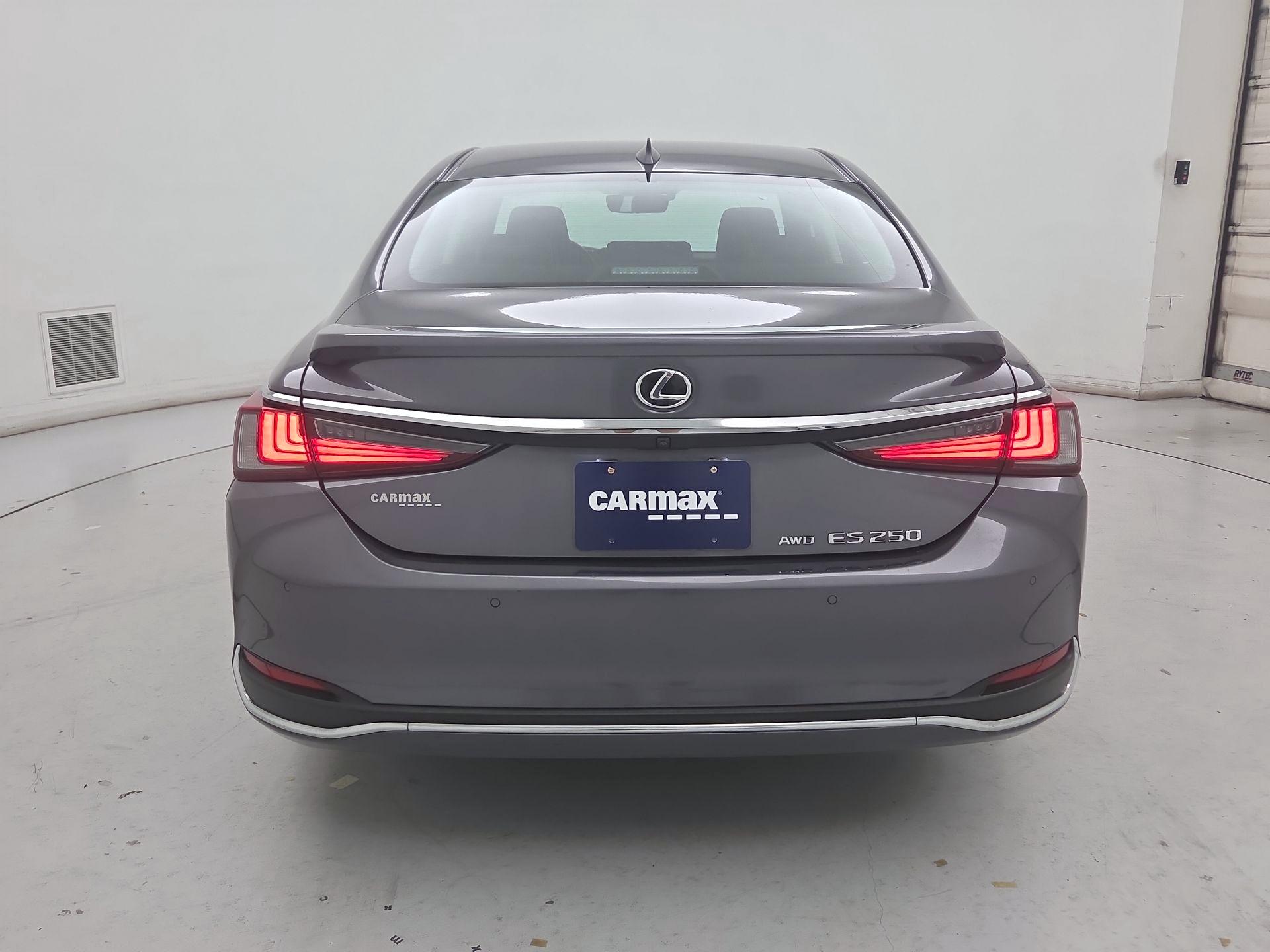 Thumbnail: 2021 Lexus ES - 6