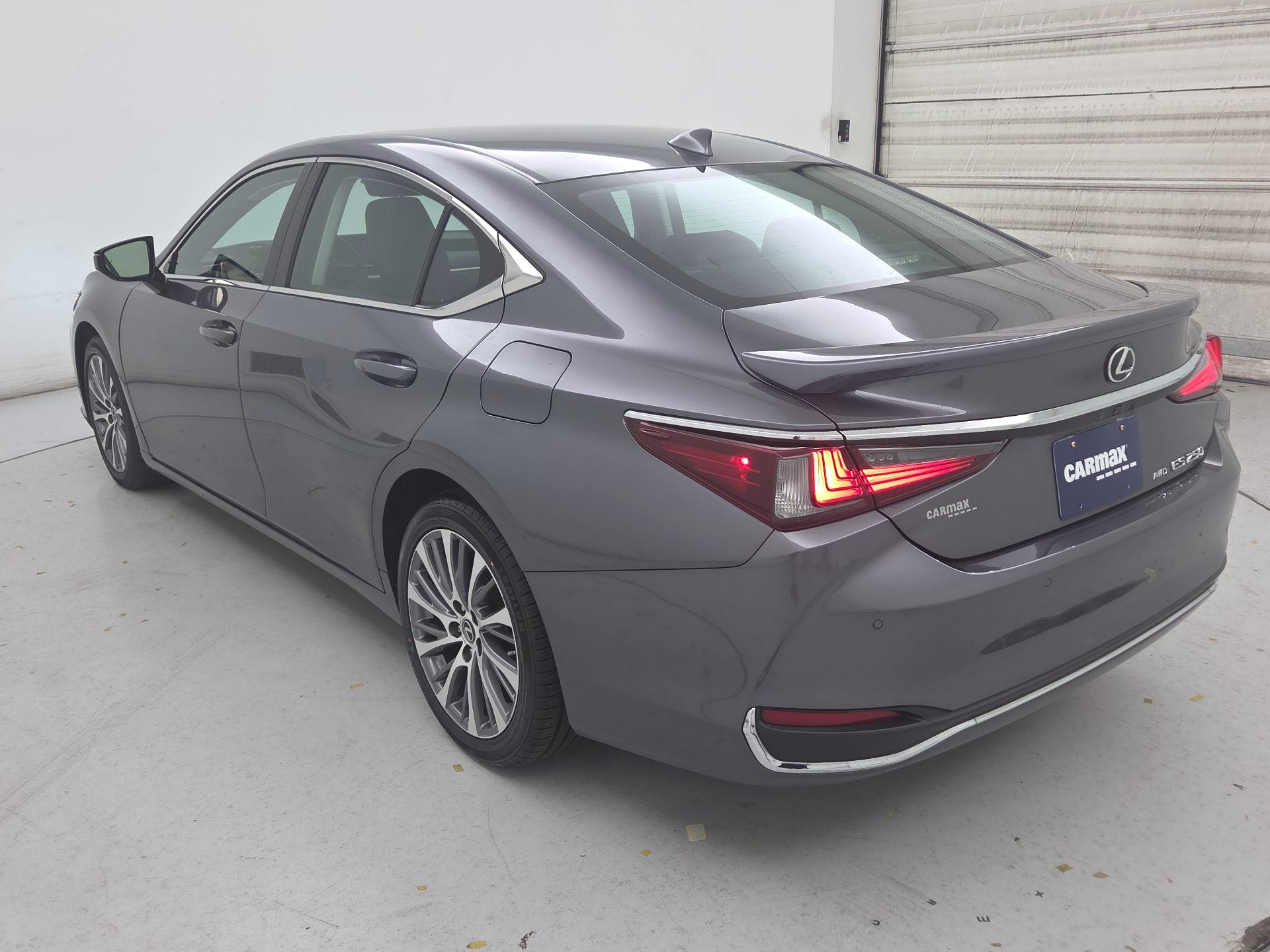 Thumbnail: 2021 Lexus ES - 7