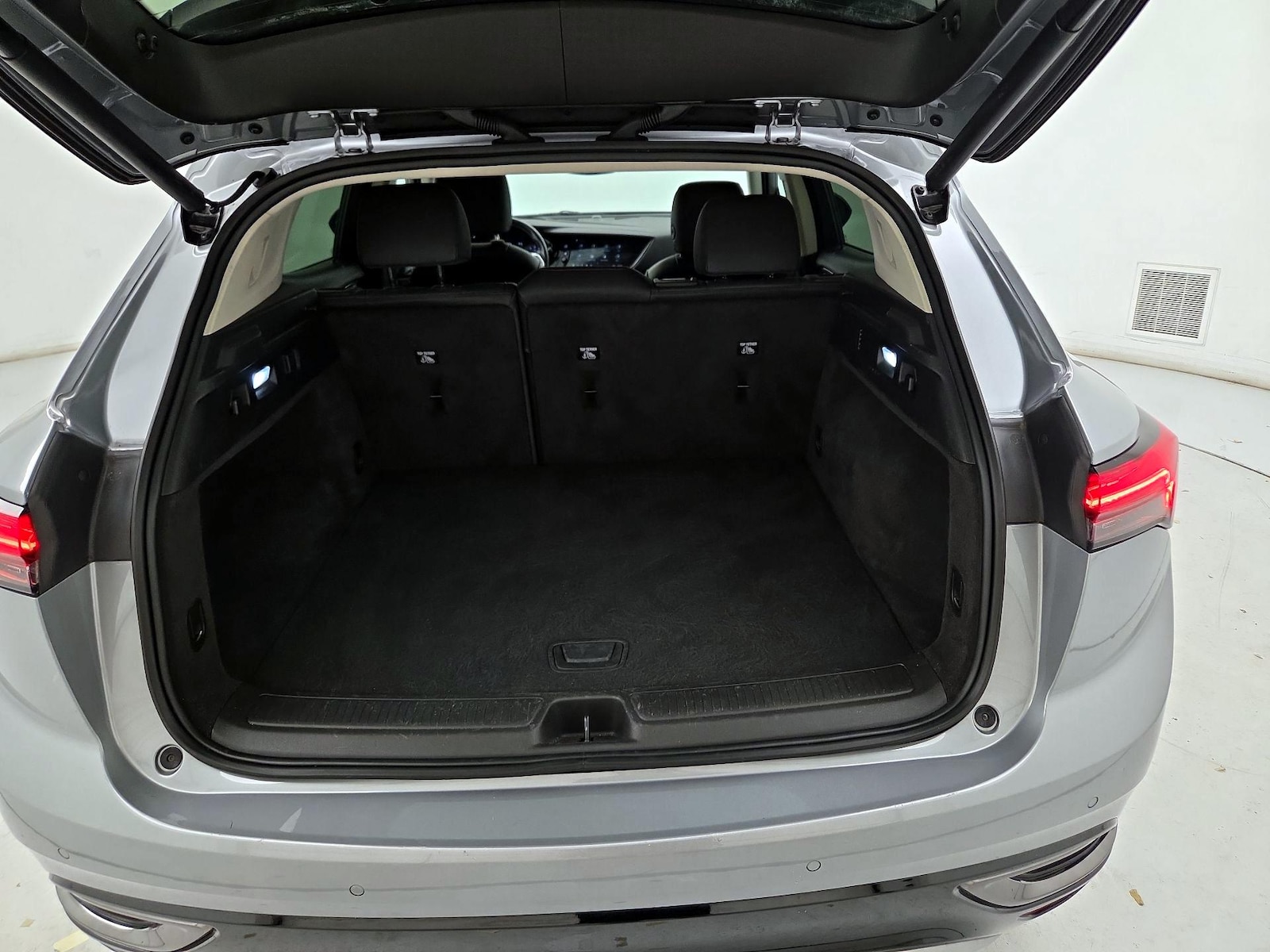 2023 Buick Envision Essence - Photo 19