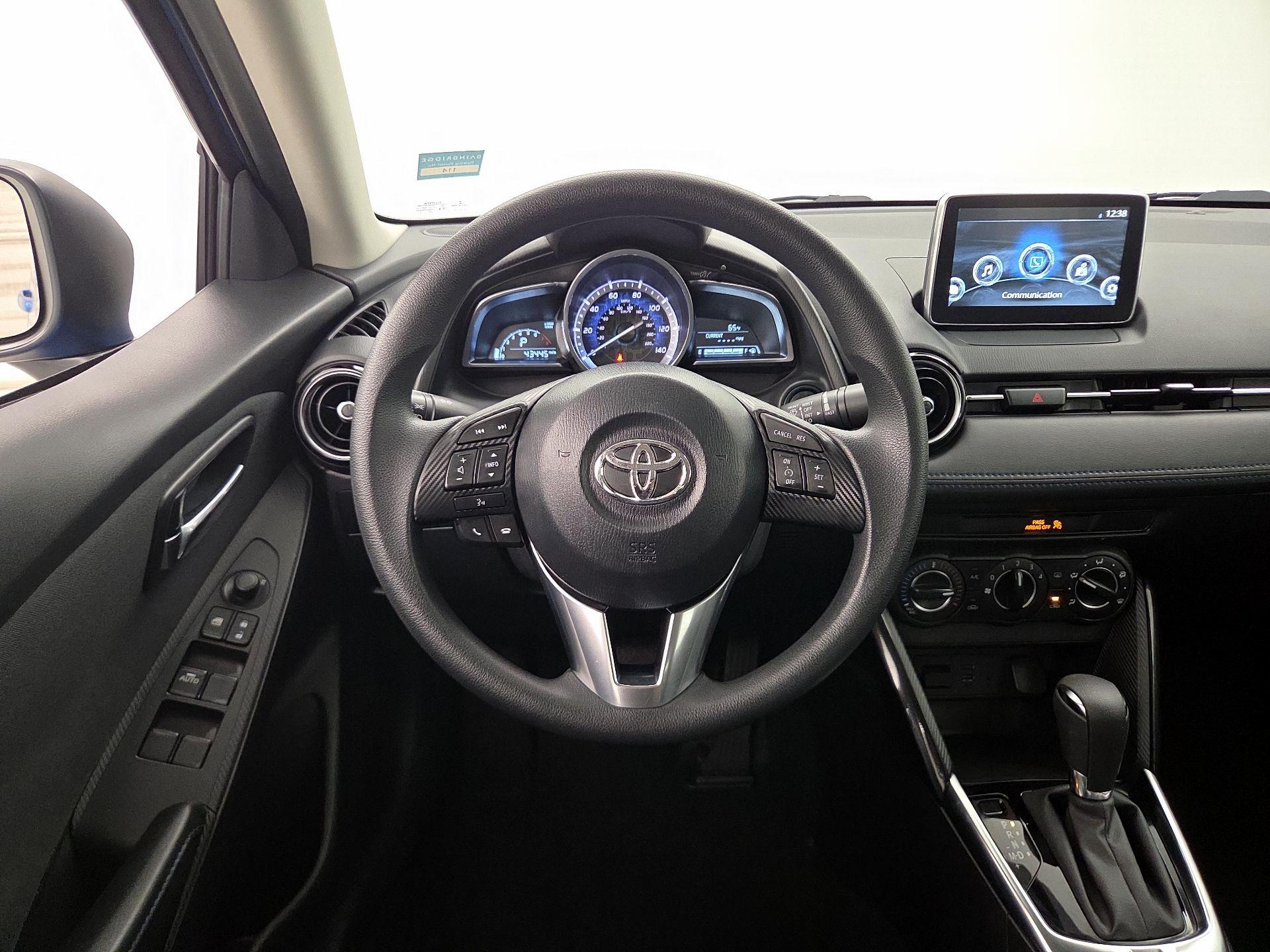 Thumbnail: 2017 Toyota Yaris iA - 10