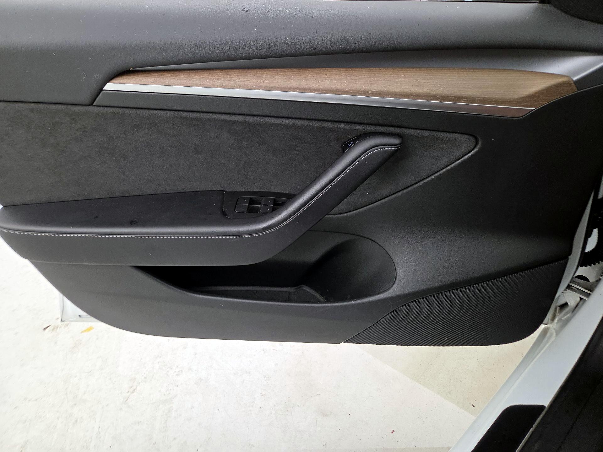 Thumbnail: 2022 Tesla Model 3 - 12
