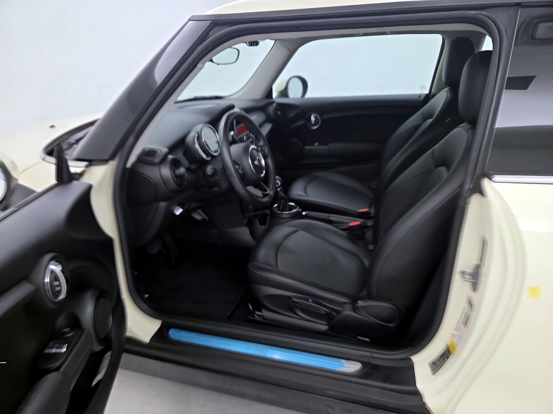 Thumbnail: 2015 MINI Cooper Hardtop - 11