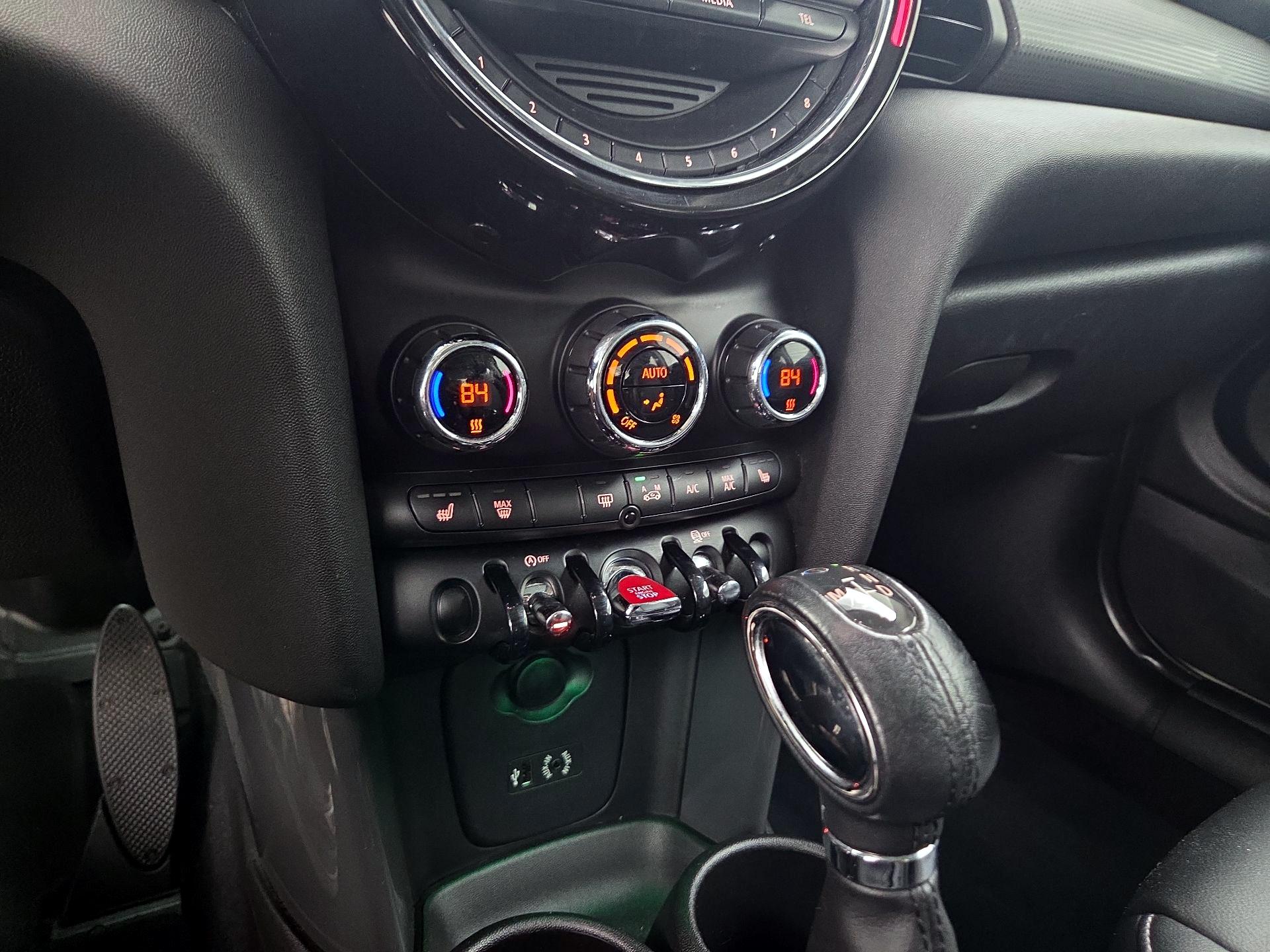 Thumbnail: 2015 MINI Cooper Hardtop - 15
