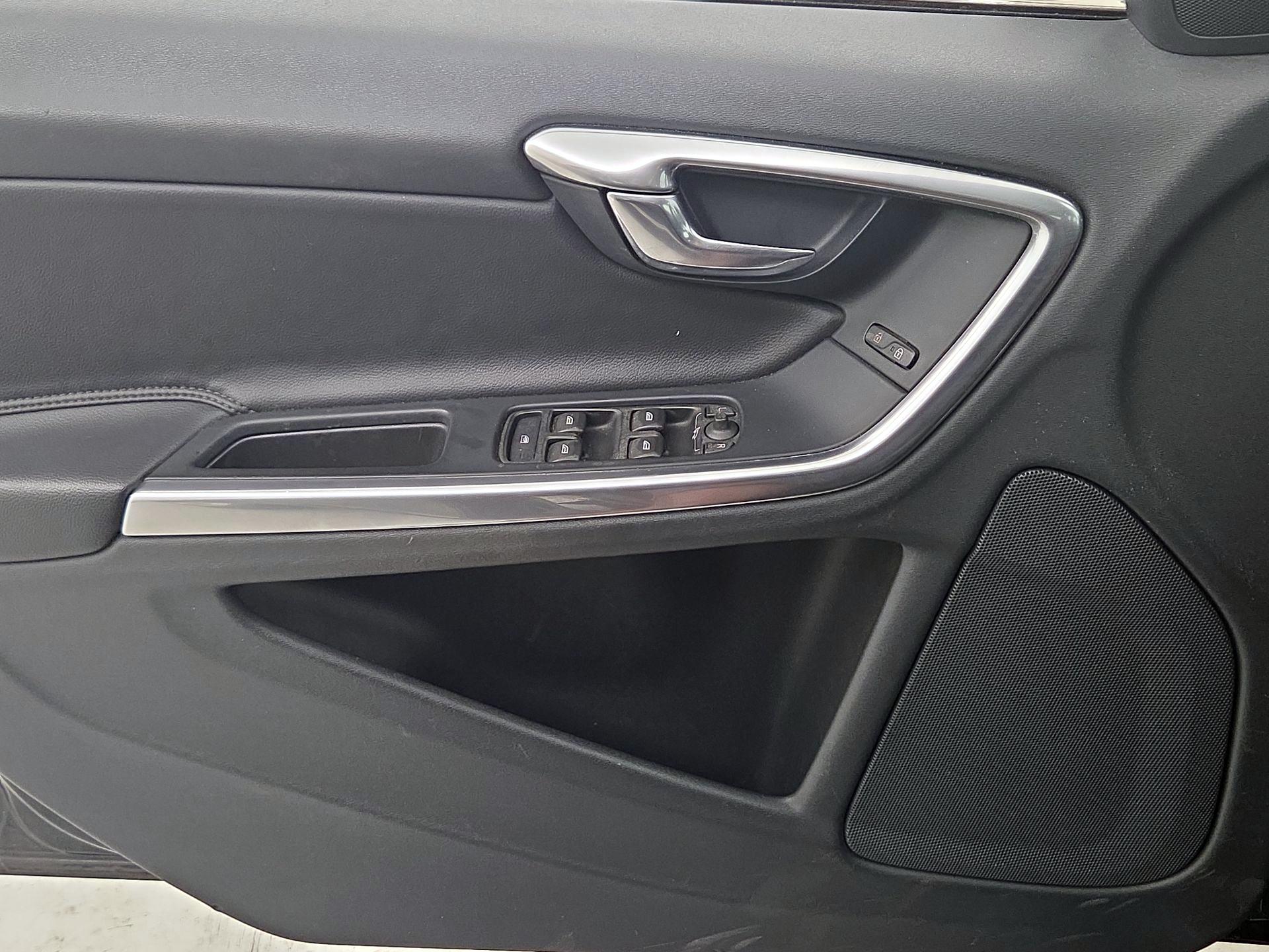 Thumbnail: 2015 Volvo S60 - 12