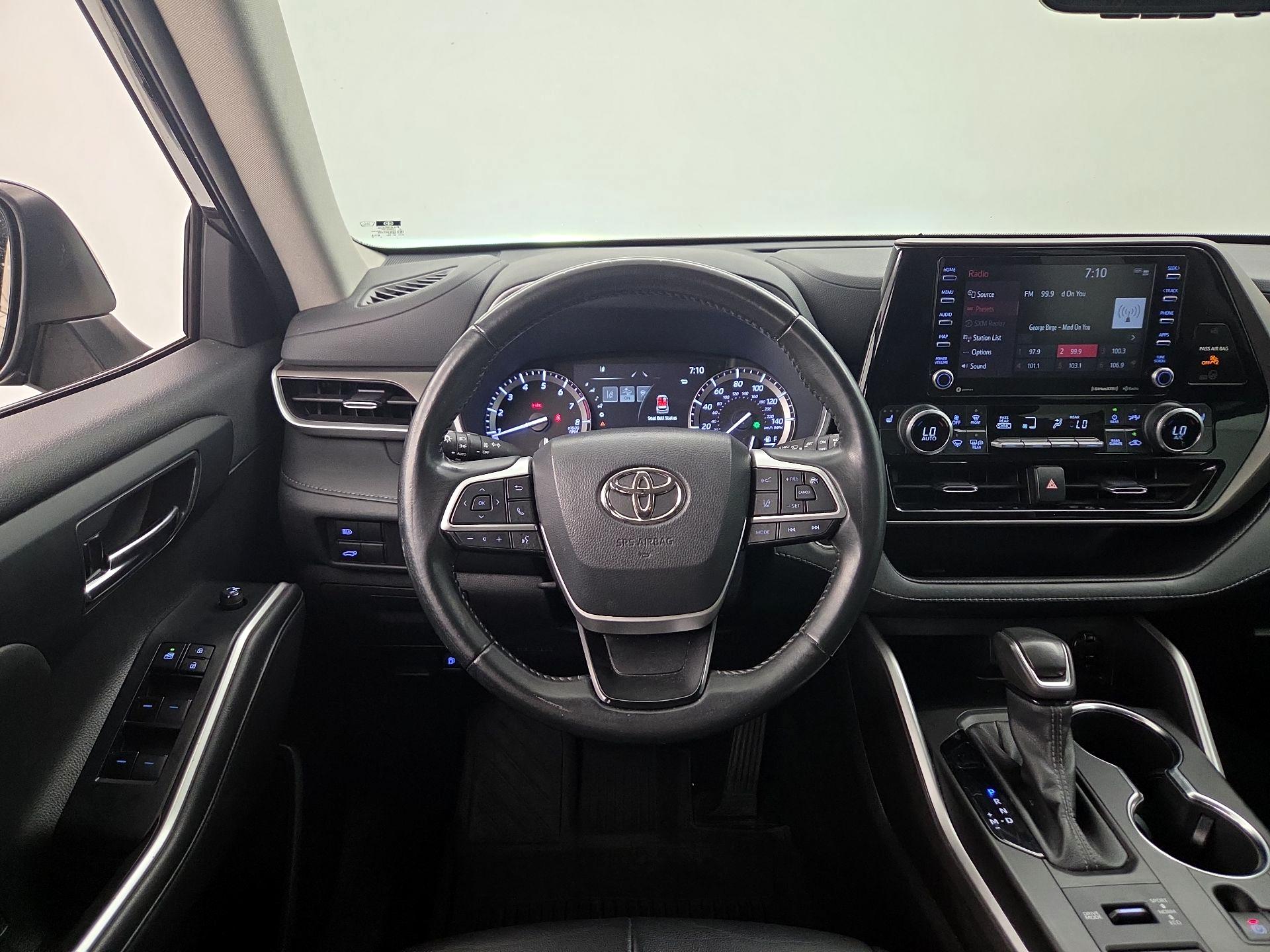 Thumbnail: 2022 Toyota Highlander - 10