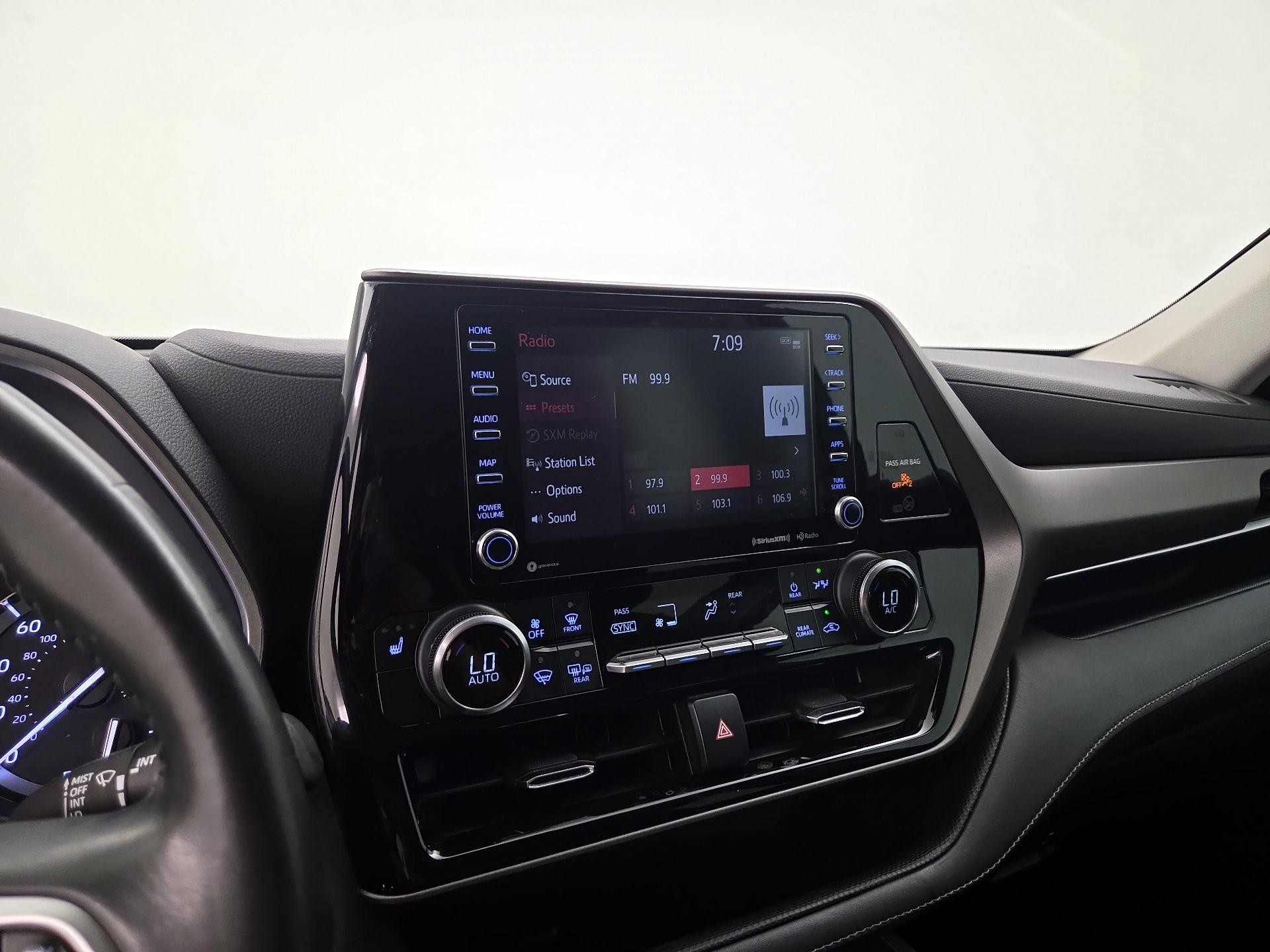 Thumbnail: 2022 Toyota Highlander - 15
