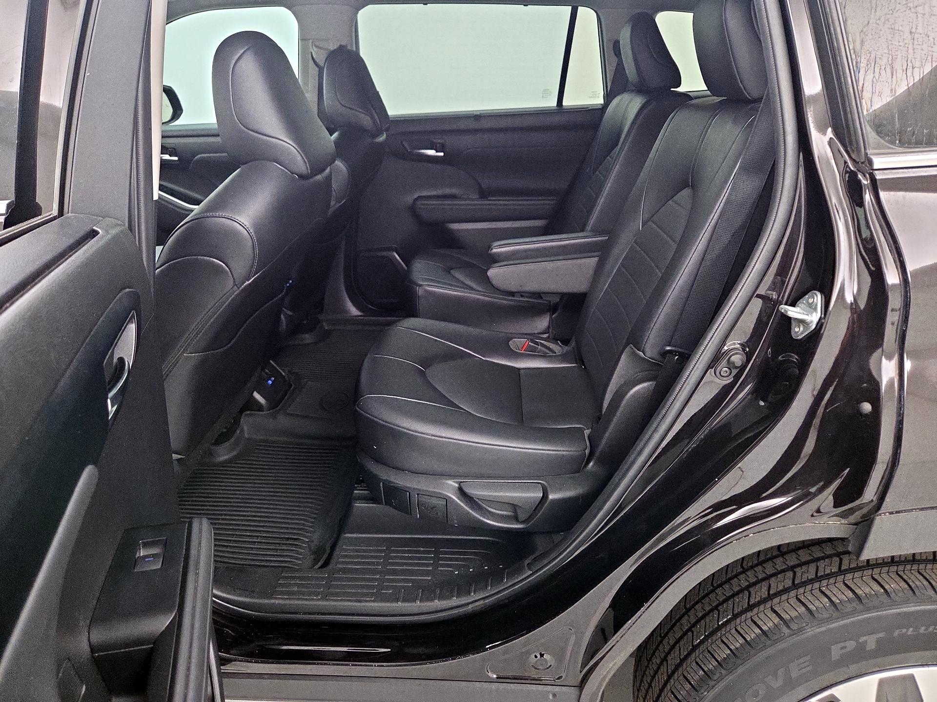 Thumbnail: 2022 Toyota Highlander - 20