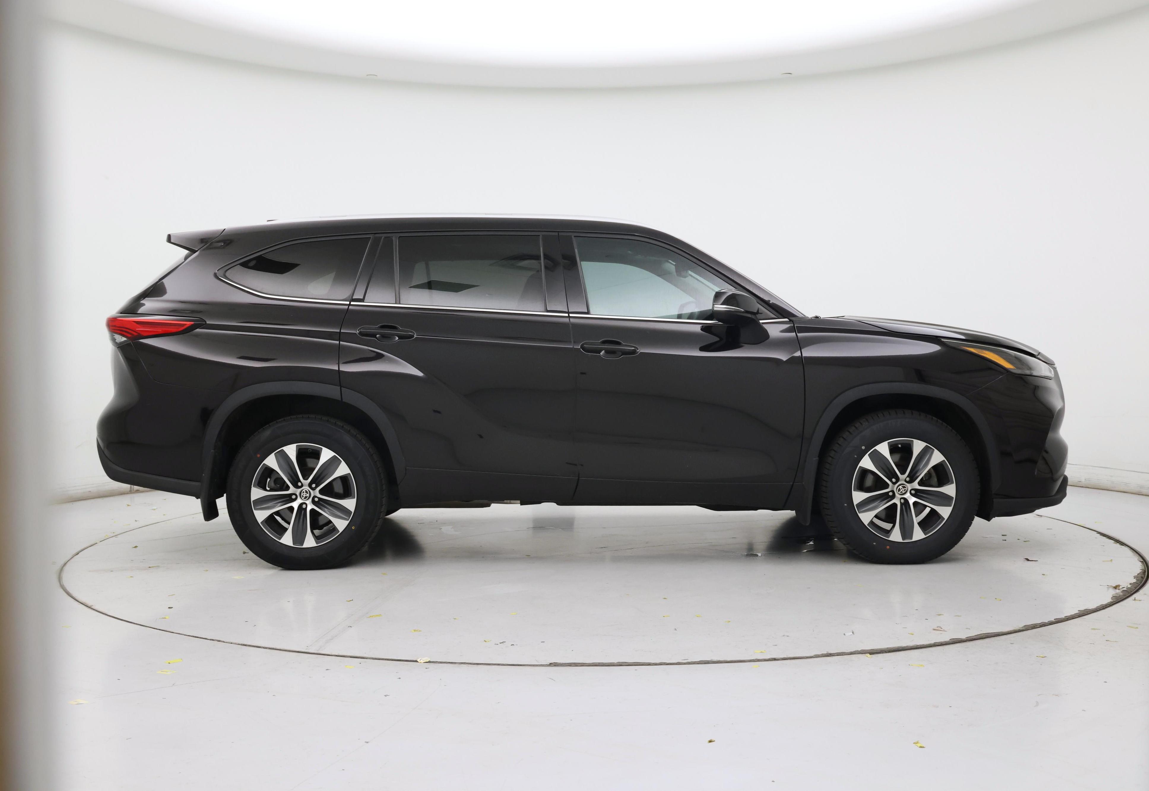 Thumbnail: 2022 Toyota Highlander - 7