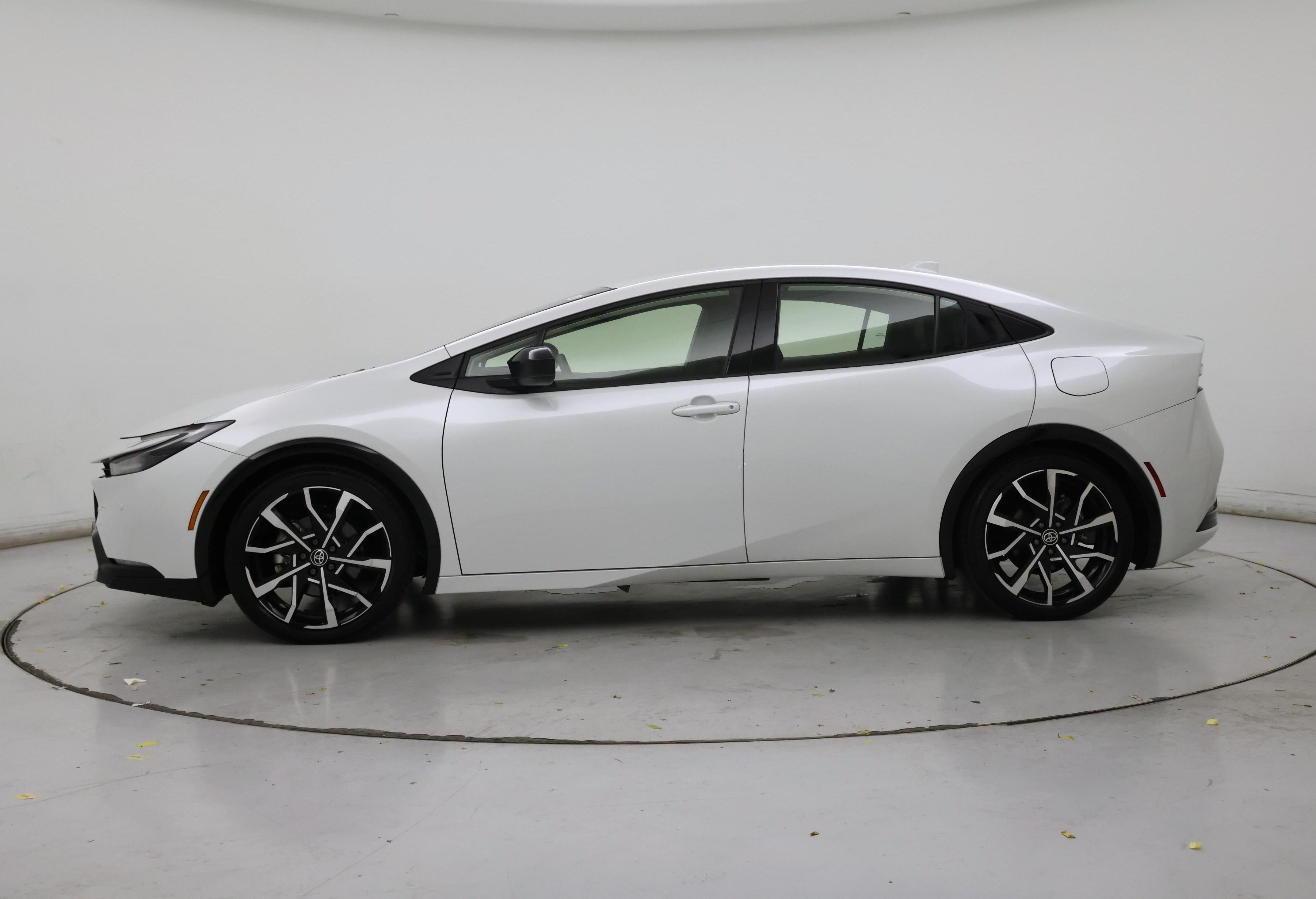 Thumbnail: 2024 Toyota Prius Prime - 3