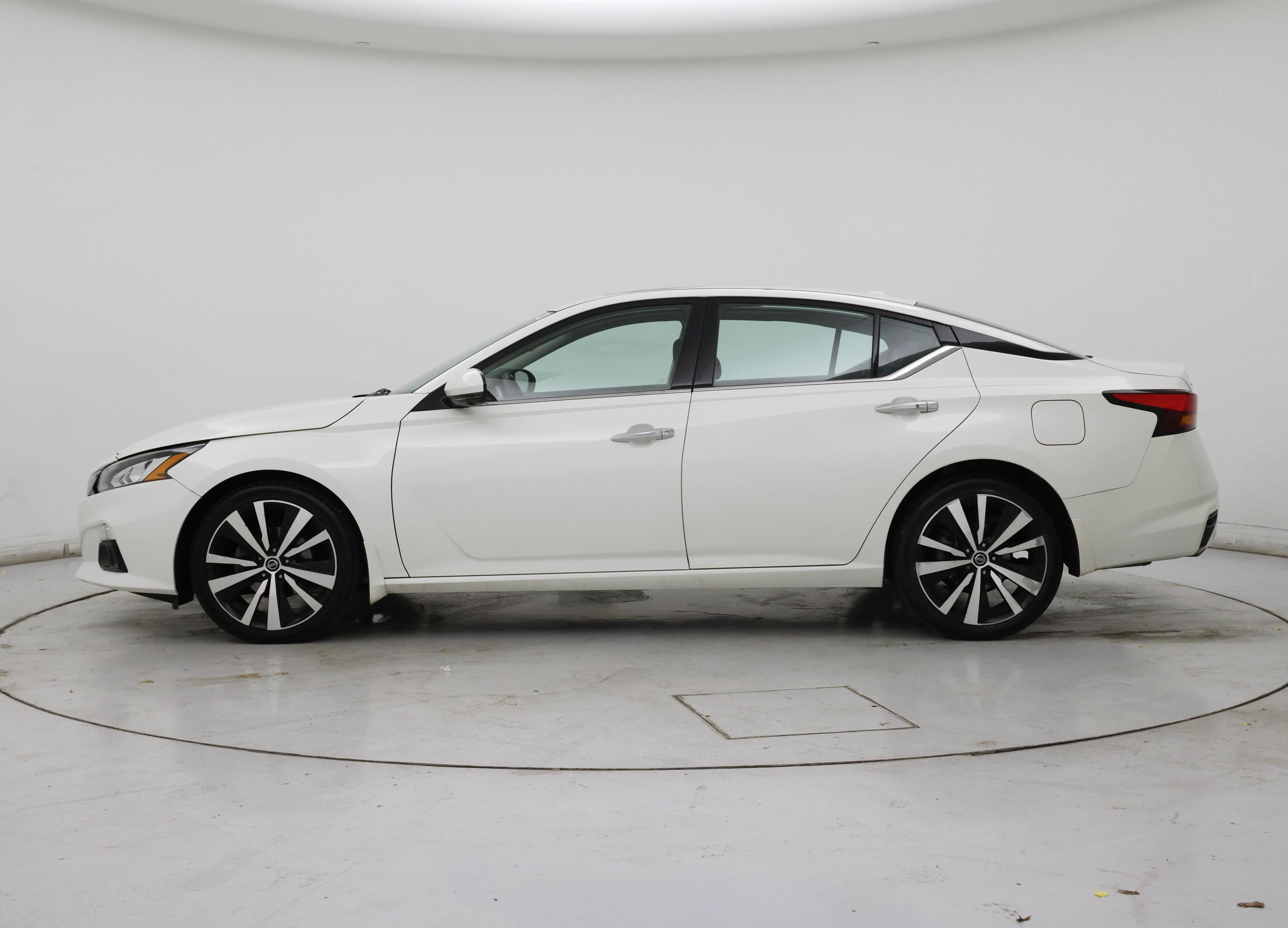 Thumbnail: 2019 Nissan Altima - 3