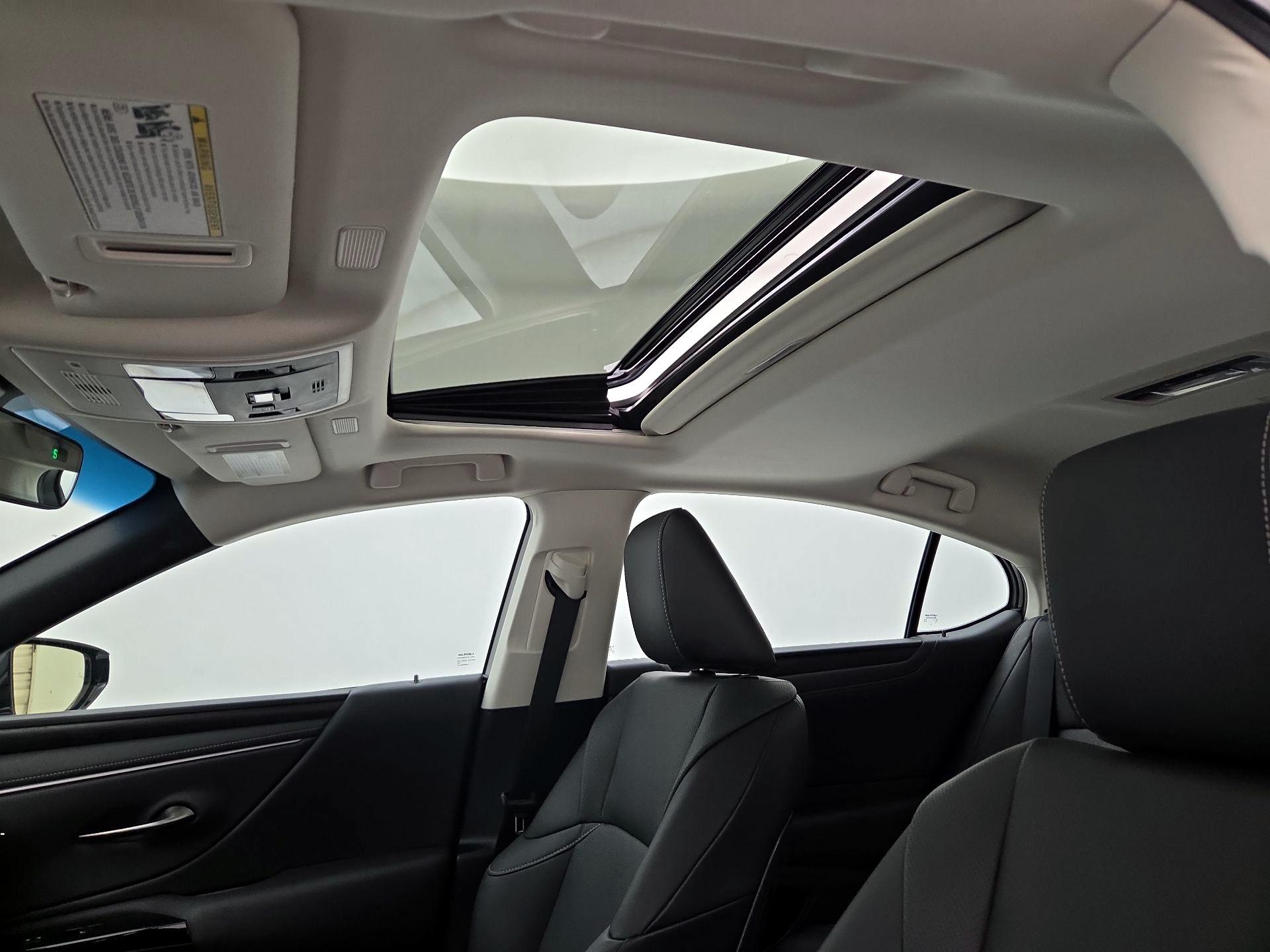 Thumbnail: 2024 Lexus ES - 18