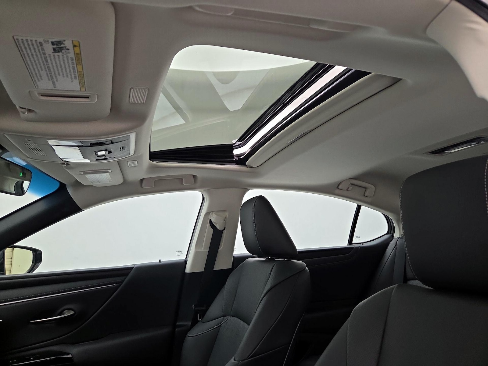 Sunroof(s) & Overhead Airbags