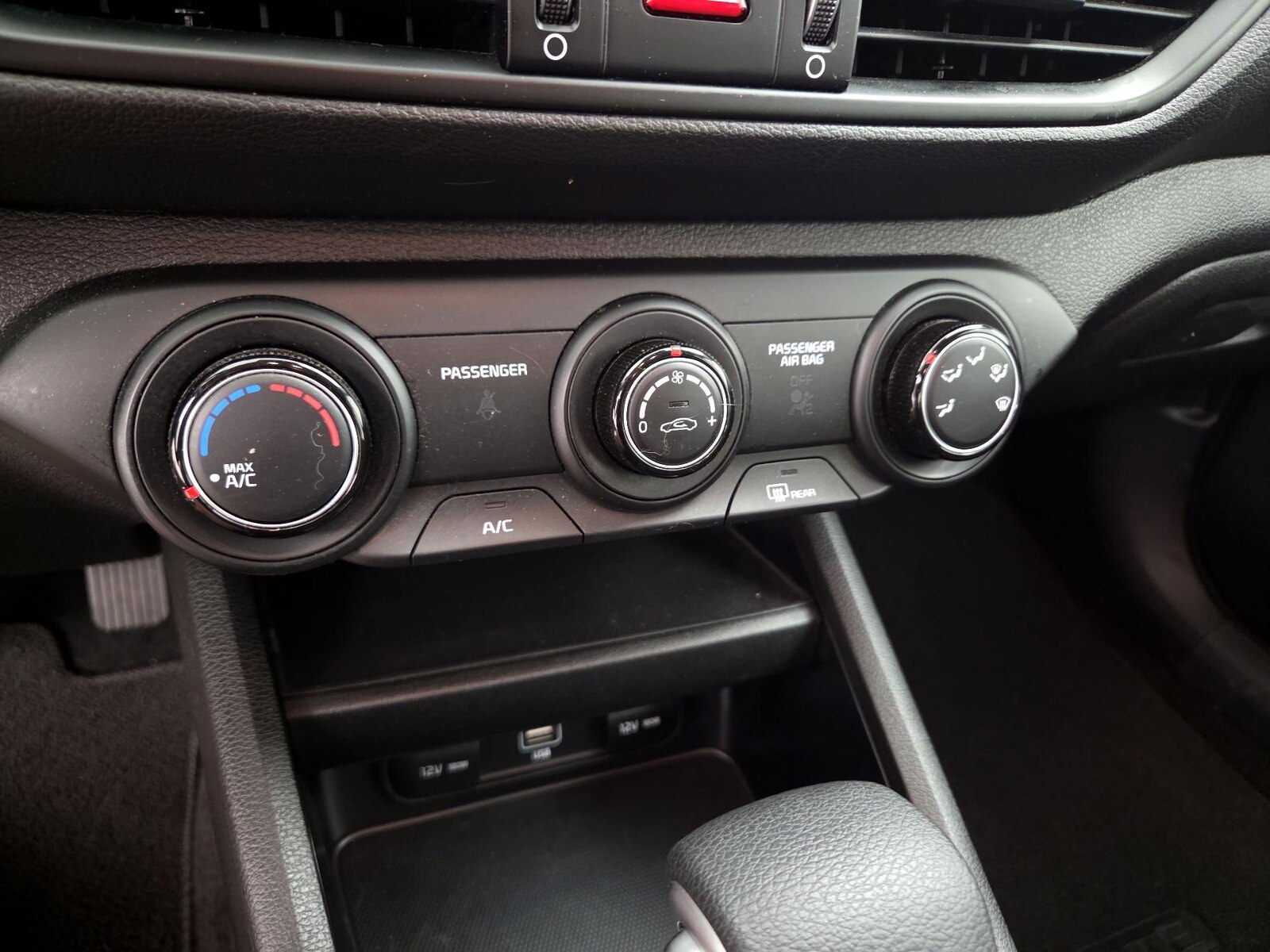 2023 Kia Forte LXS - Photo 17