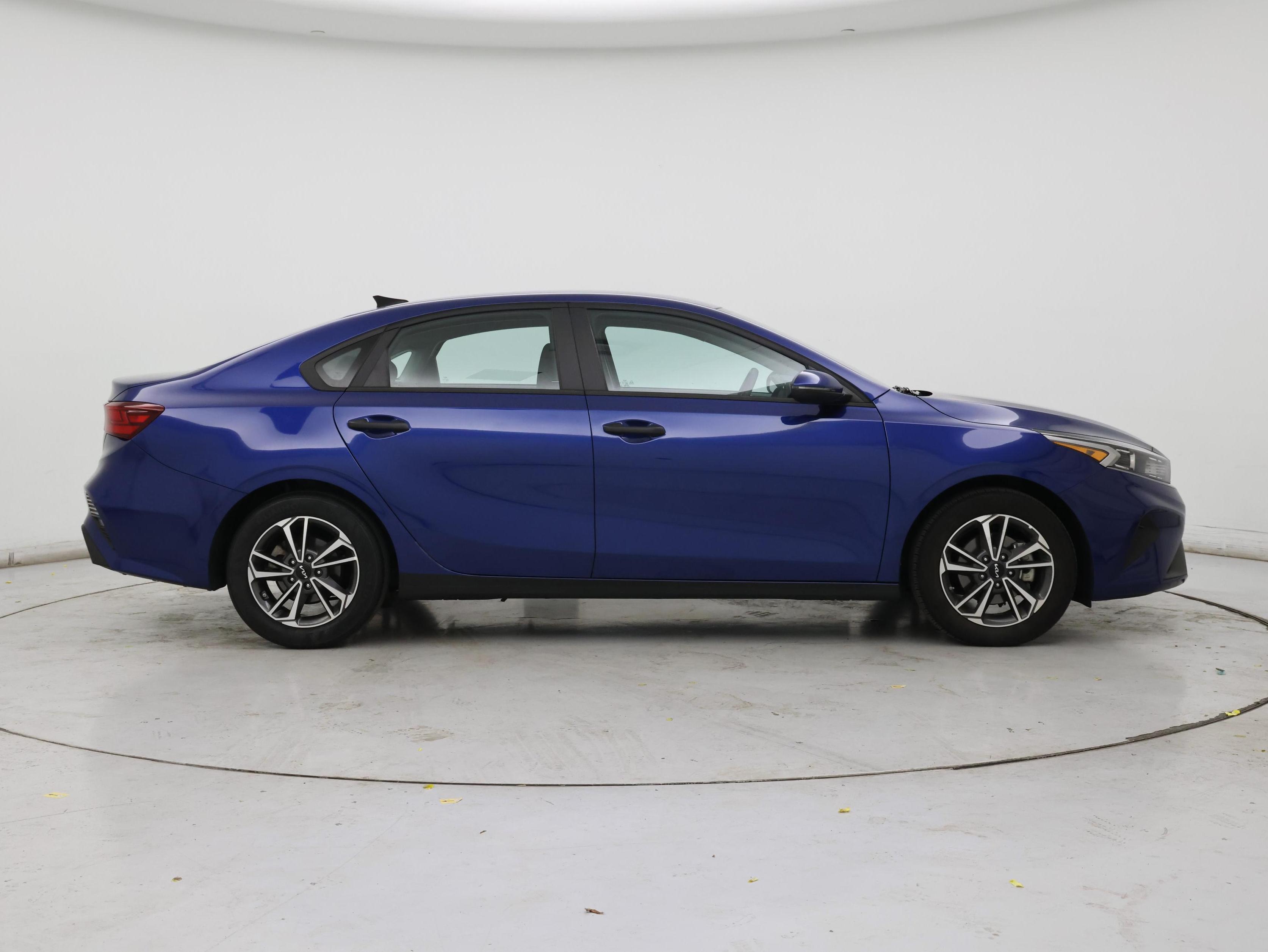 Thumbnail: 2023 Kia Forte - 7