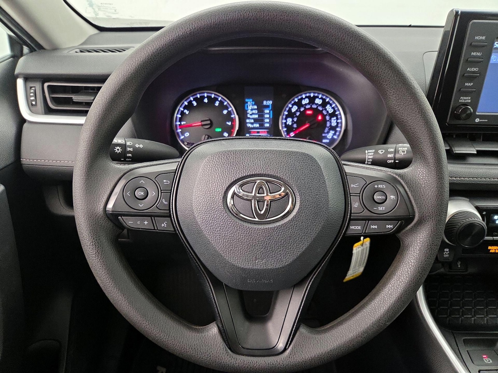 2021 Toyota RAV4 LE - Photo 11
