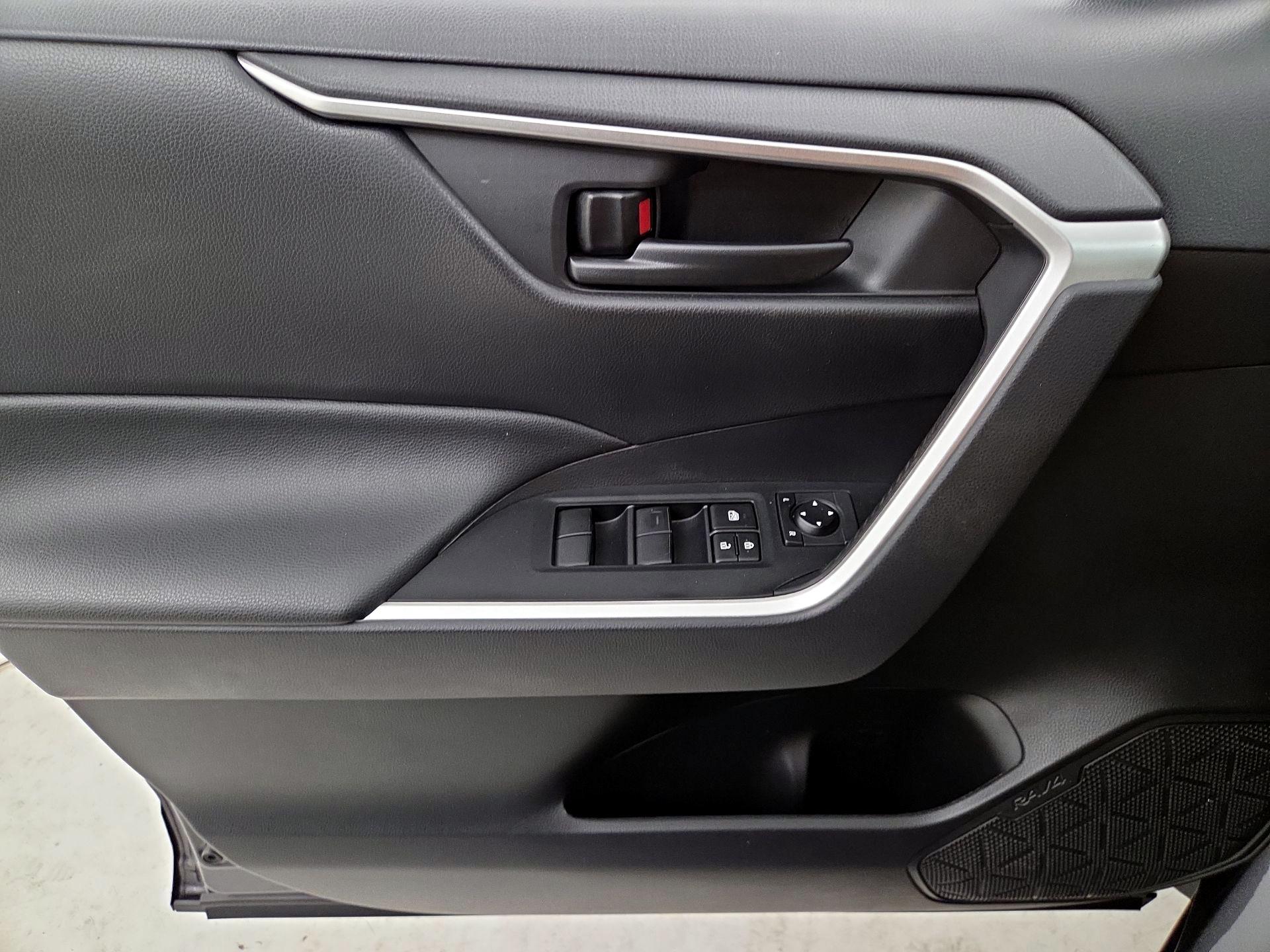 Thumbnail: 2021 Toyota RAV4 - 12