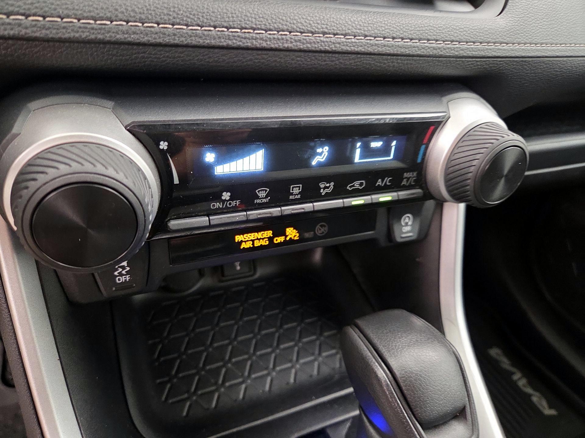 Thumbnail: 2021 Toyota RAV4 - 16