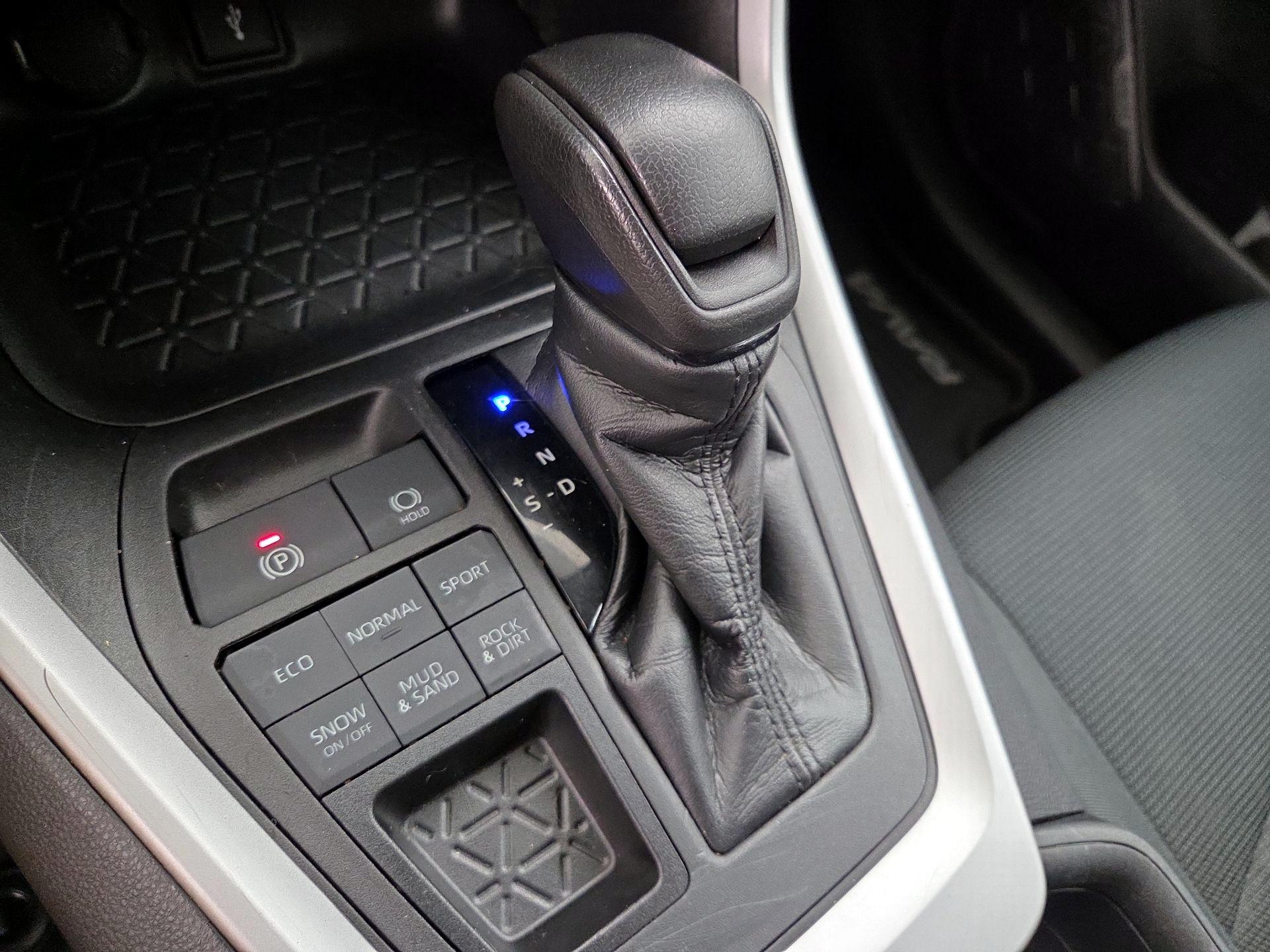Thumbnail: 2021 Toyota RAV4 - 17