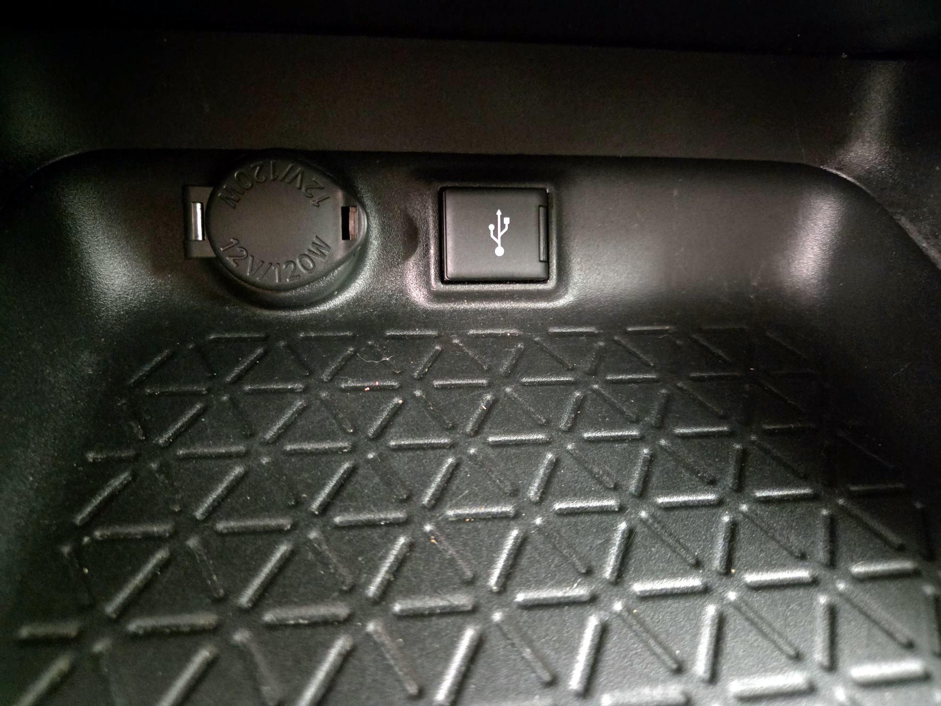 Thumbnail: 2021 Toyota RAV4 - 18