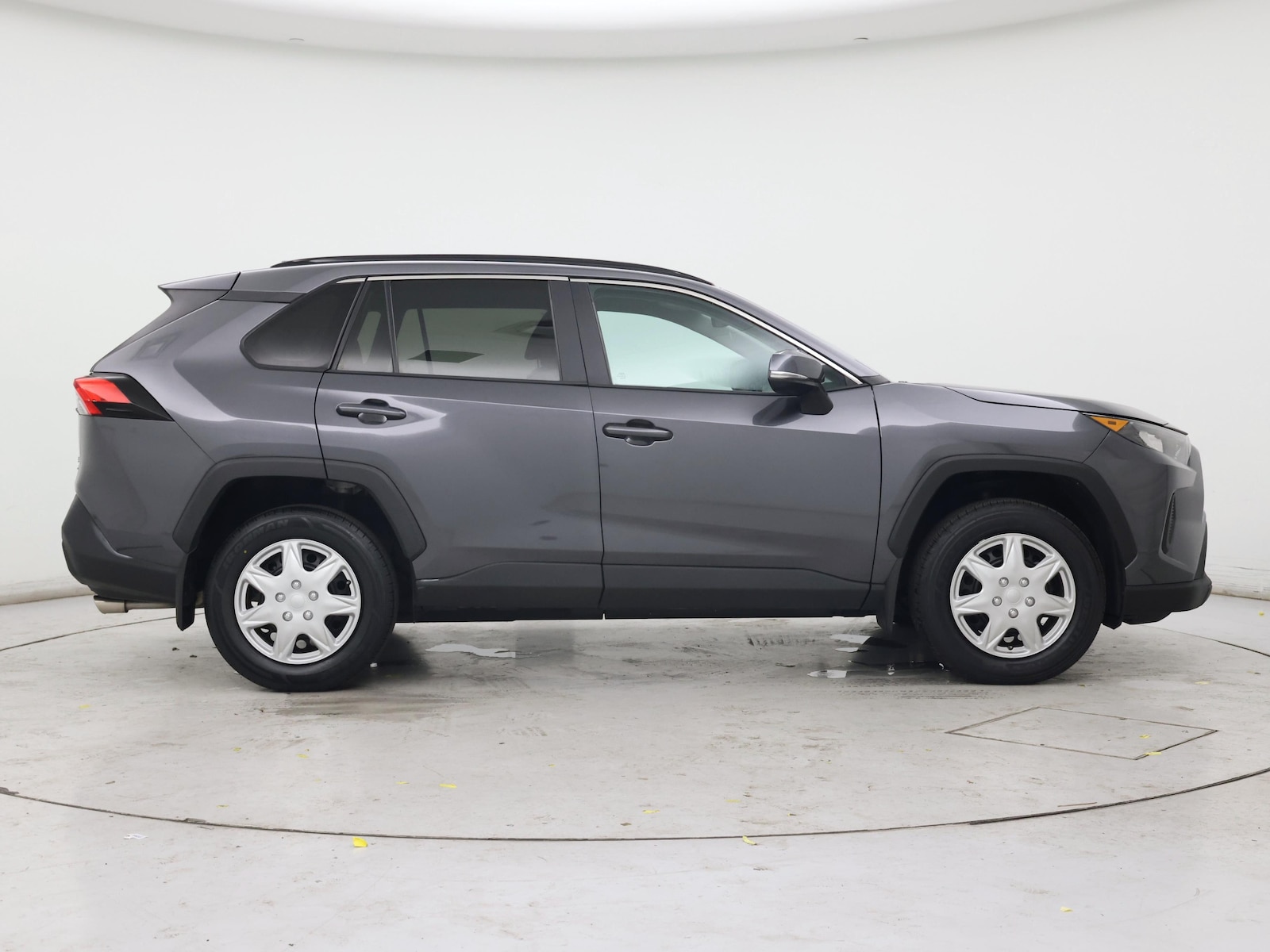 2021 Toyota RAV4 LE - Photo 8