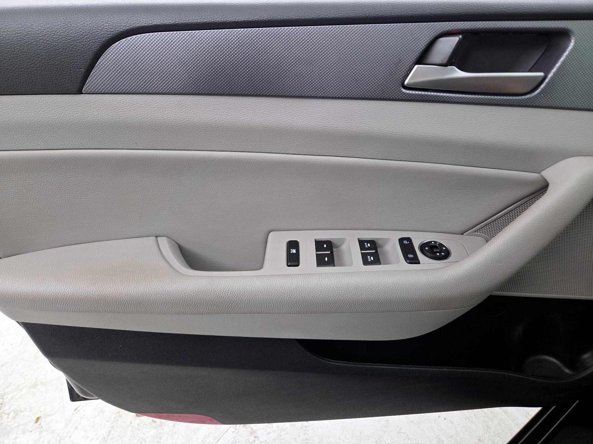 Thumbnail: 2019 Hyundai Sonata - 12