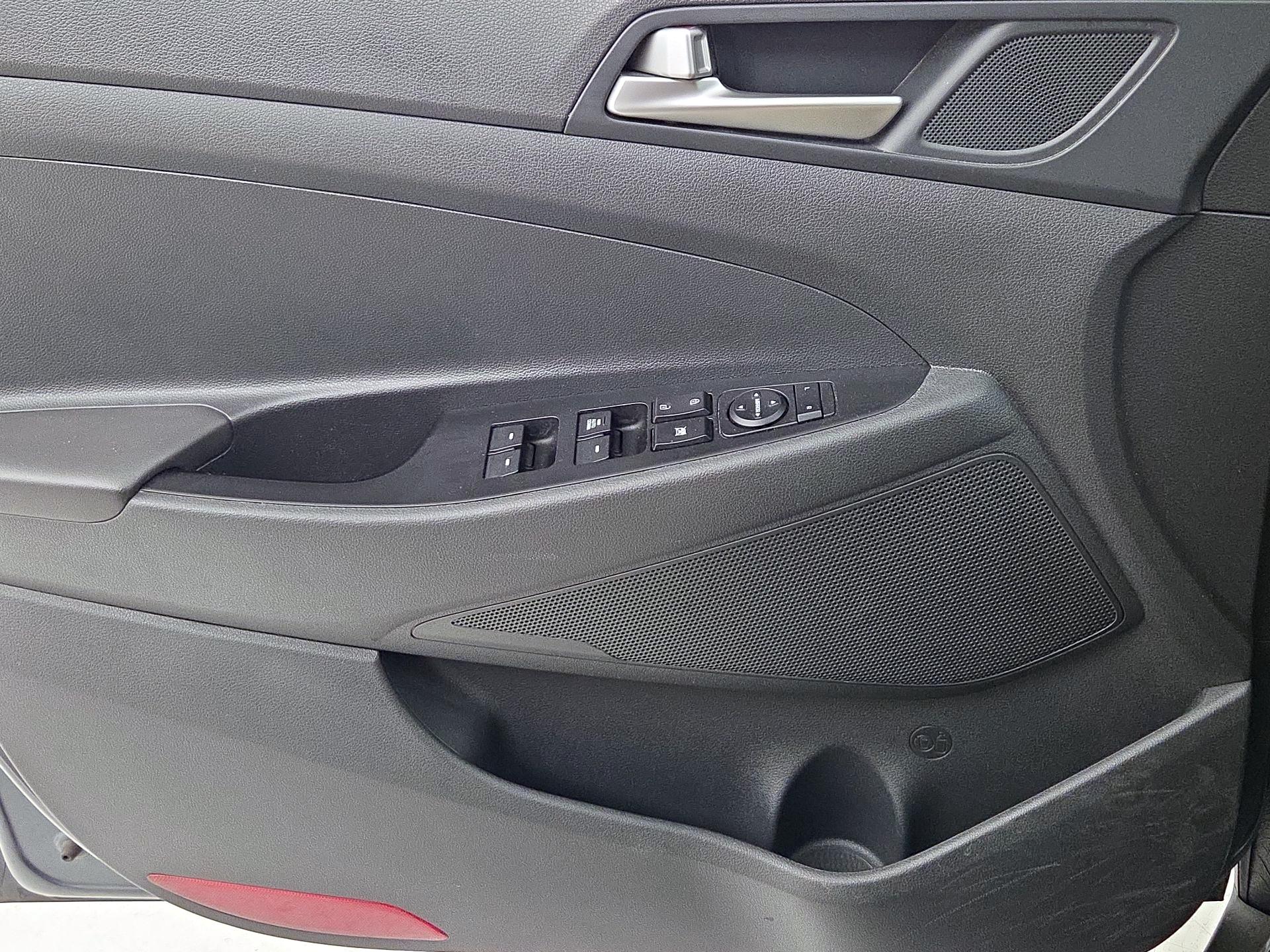 Thumbnail: 2019 Hyundai Tucson - 12