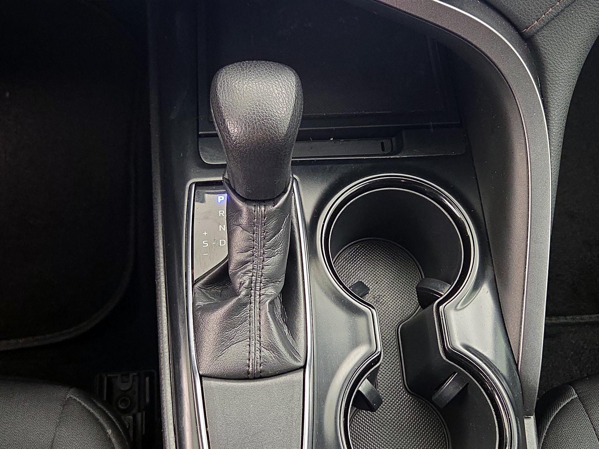 Thumbnail: 2019 Toyota Camry - 17