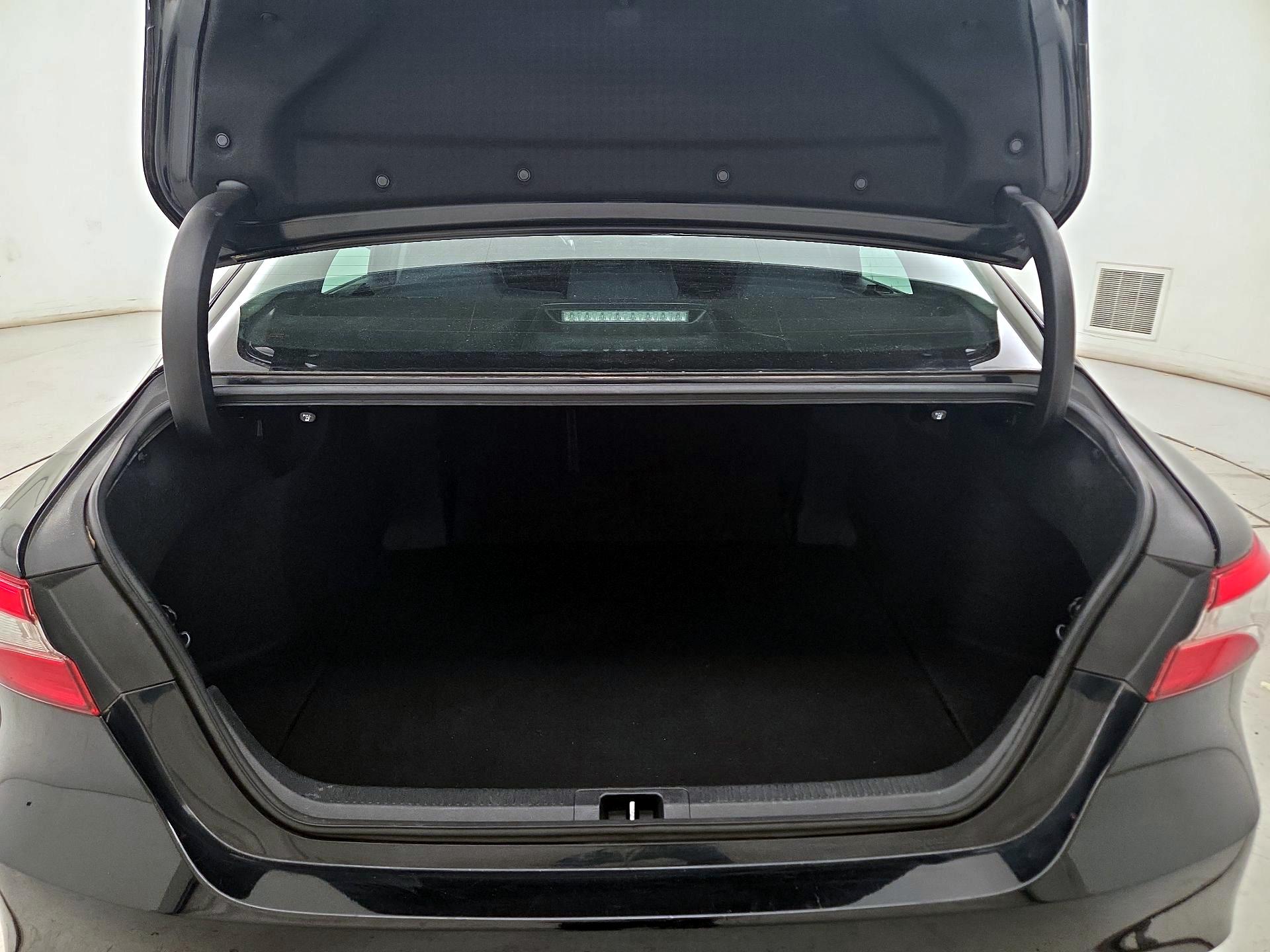 Thumbnail: 2019 Toyota Camry - 20