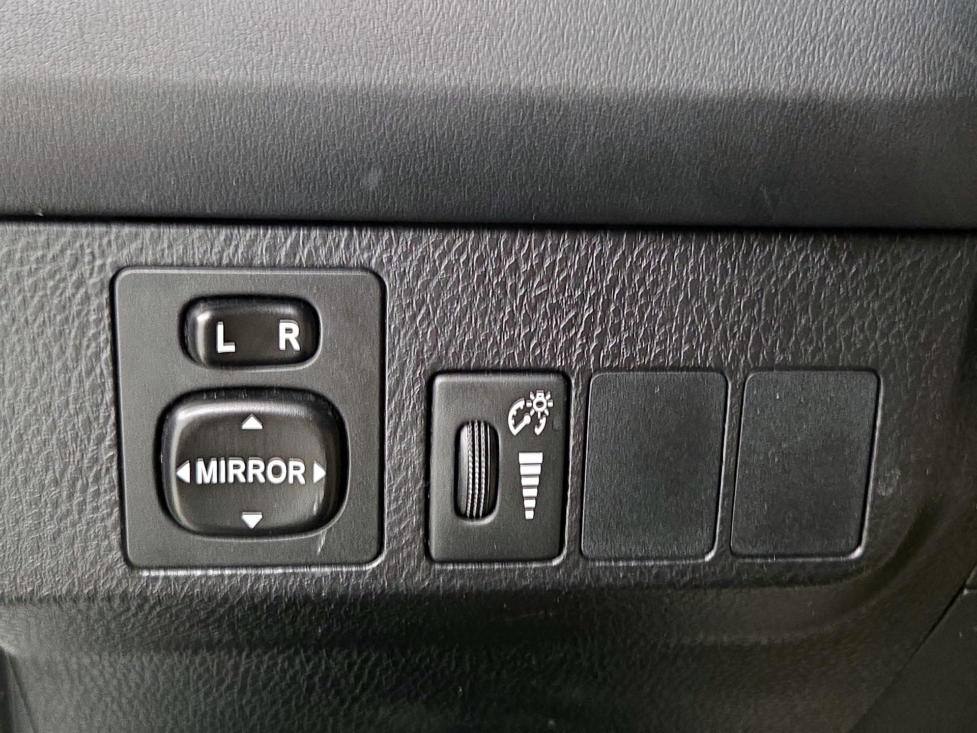 Thumbnail: 2016 Toyota RAV4 - 13