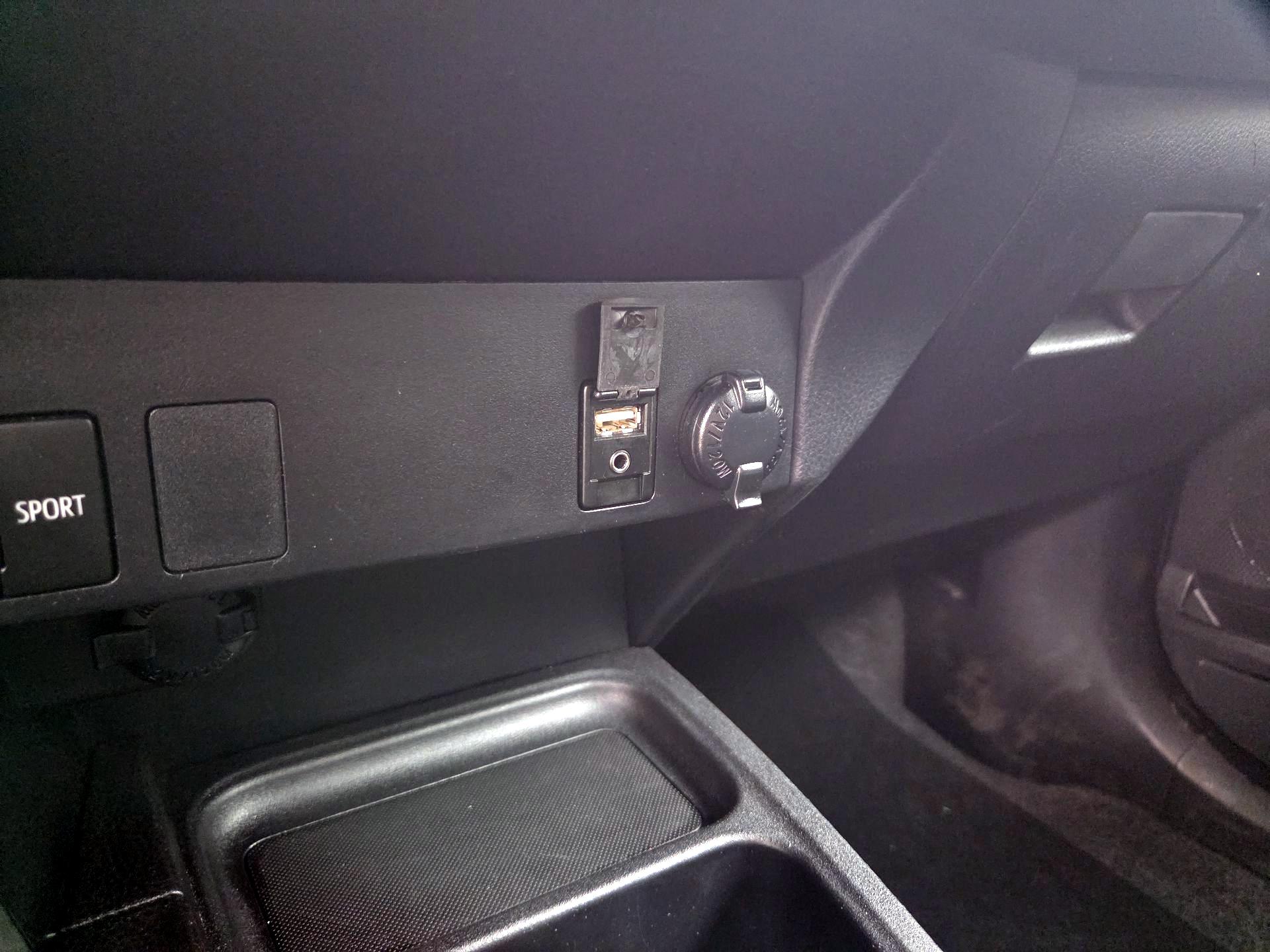 Thumbnail: 2016 Toyota RAV4 - 18