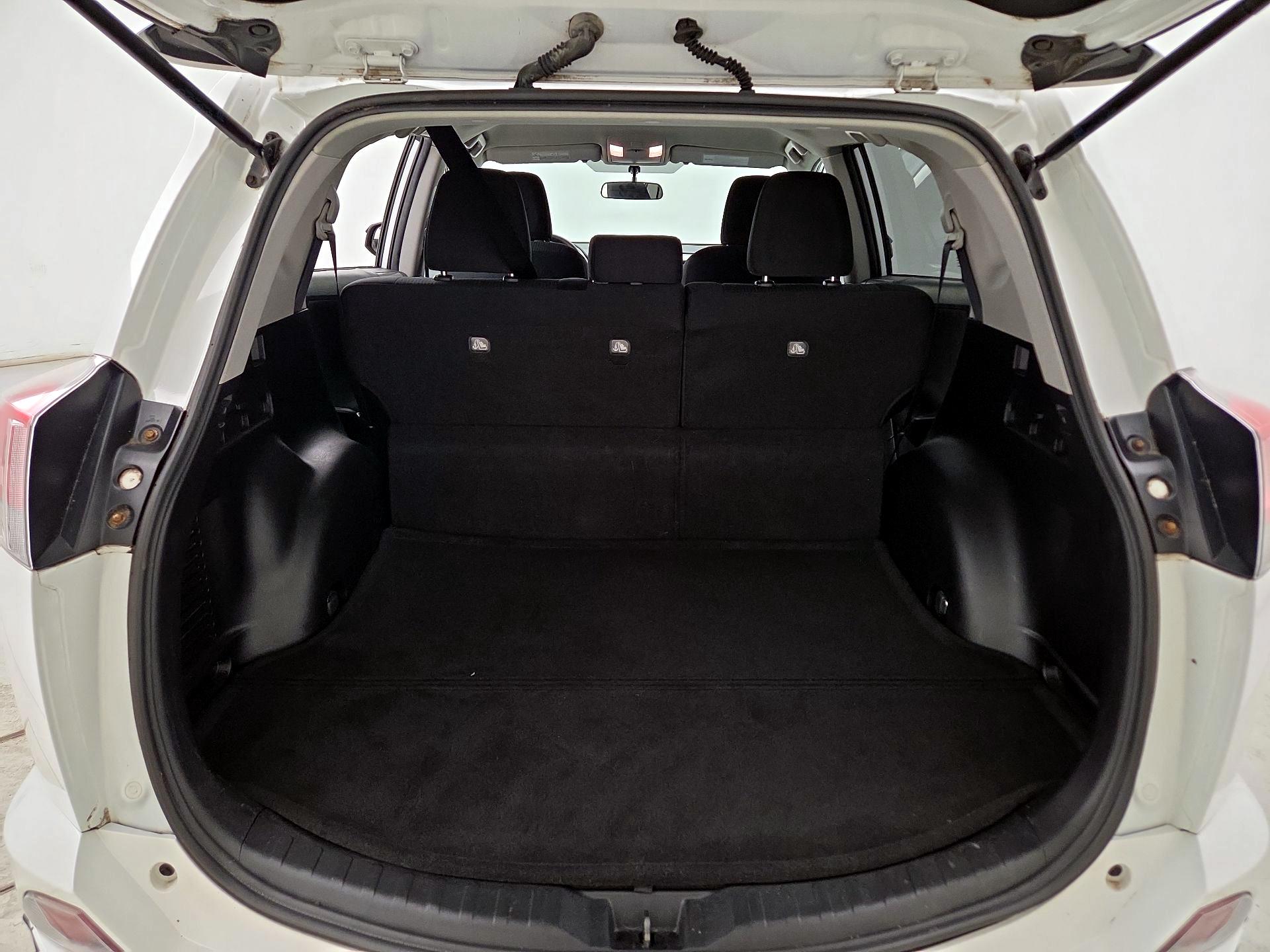 Thumbnail: 2016 Toyota RAV4 - 20