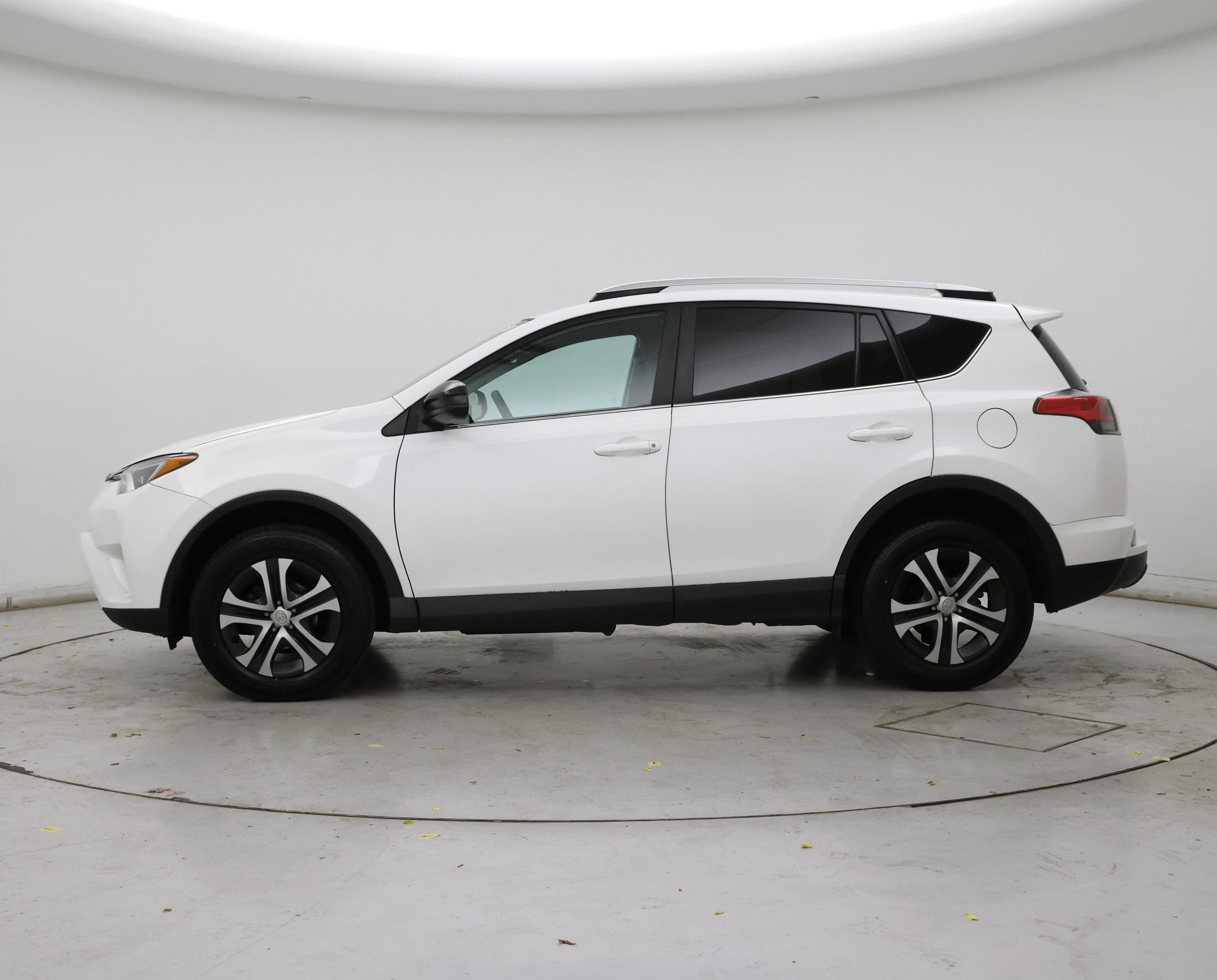 Thumbnail: 2016 Toyota RAV4 - 3