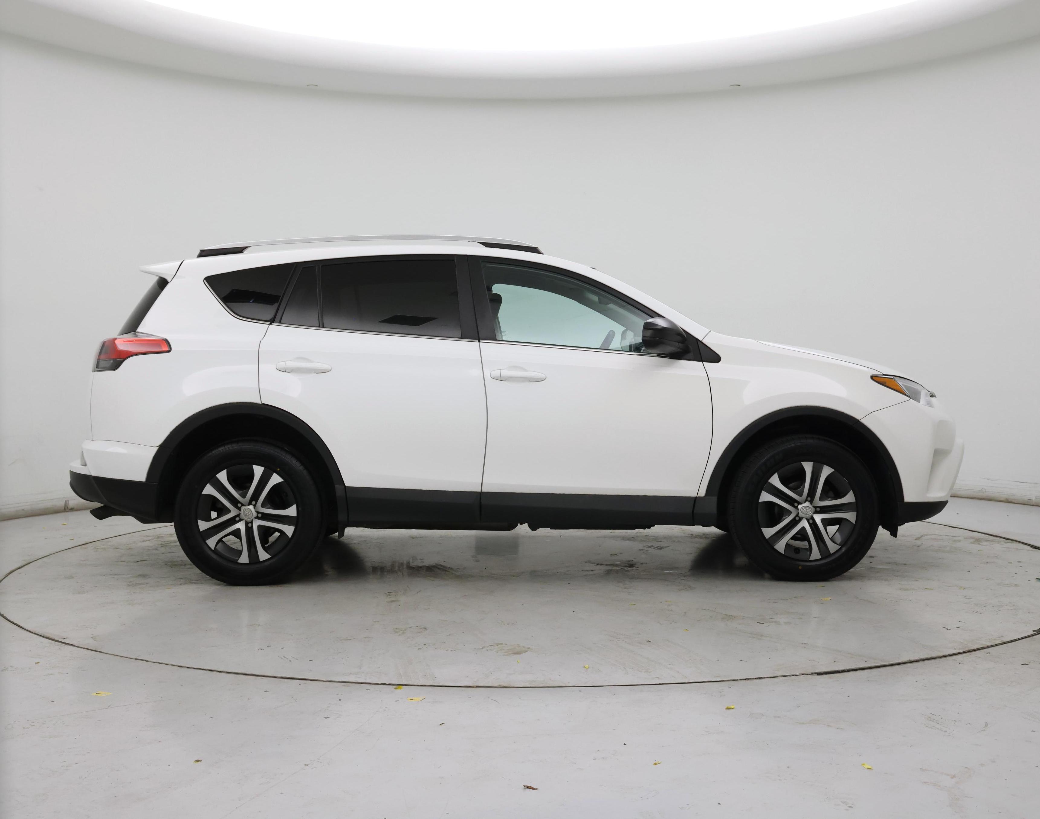 Thumbnail: 2016 Toyota RAV4 - 7