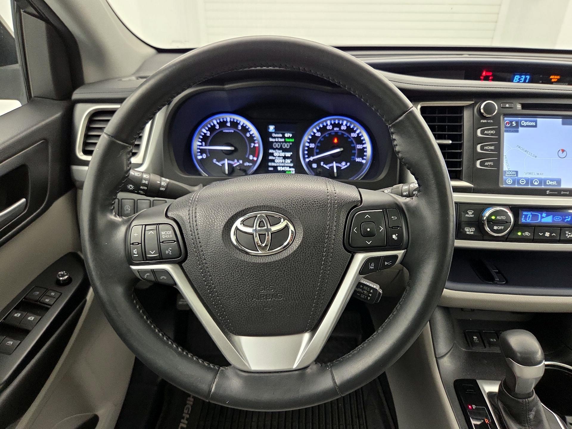 Thumbnail: 2017 Toyota Highlander - 10