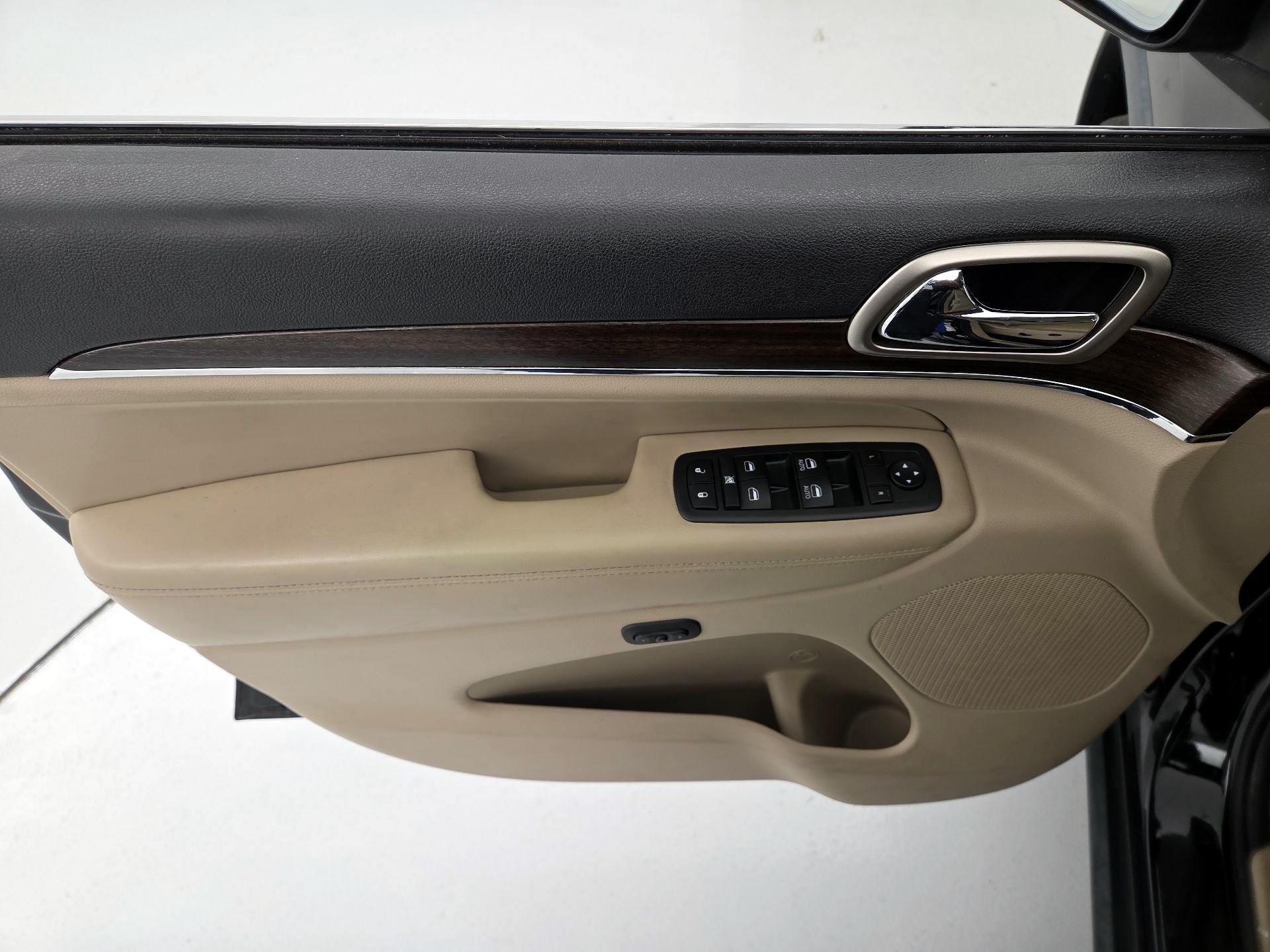 Thumbnail: 2014 Jeep Grand Cherokee - 12