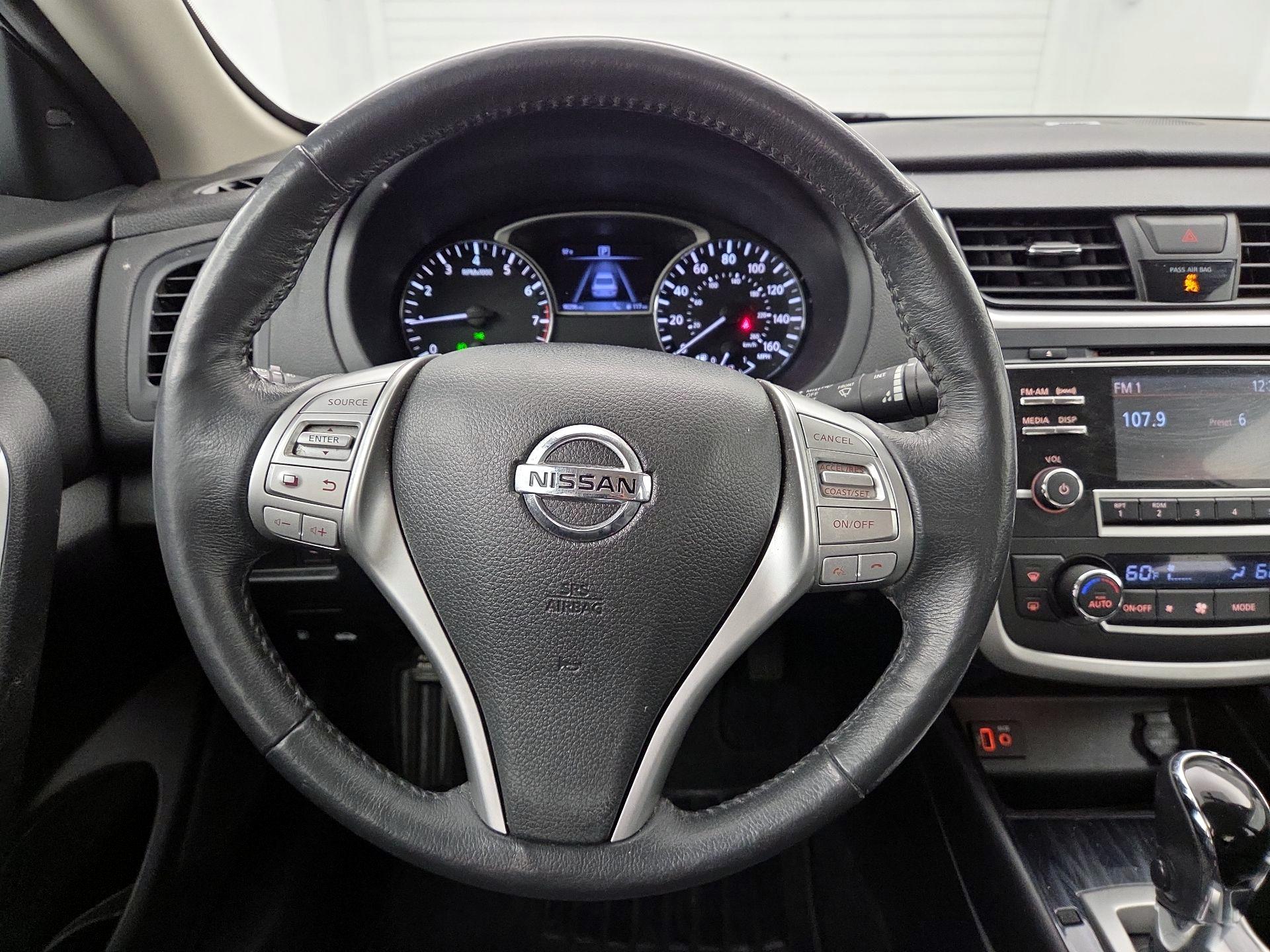 Thumbnail: 2017 Nissan Altima - 10