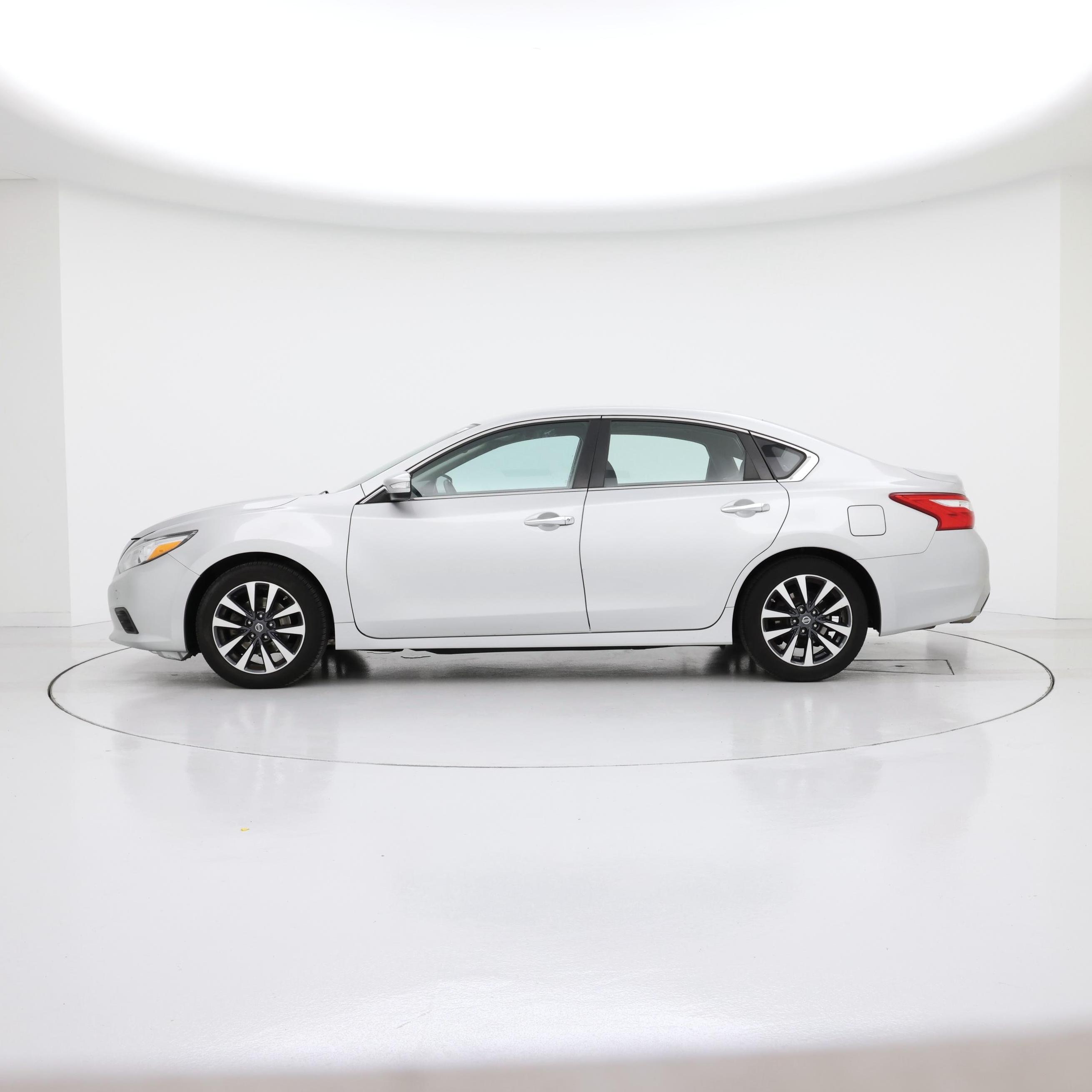 Thumbnail: 2017 Nissan Altima - 3