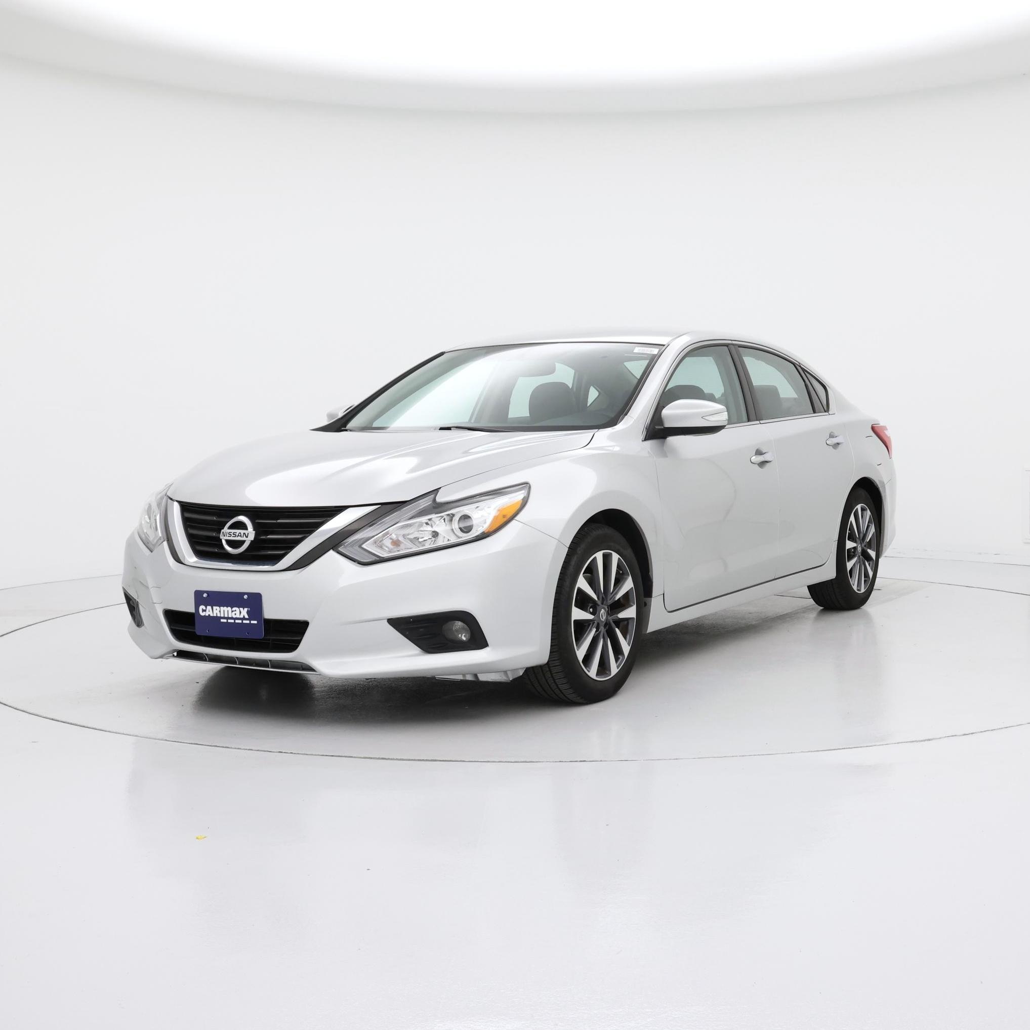 Thumbnail: 2017 Nissan Altima - 4