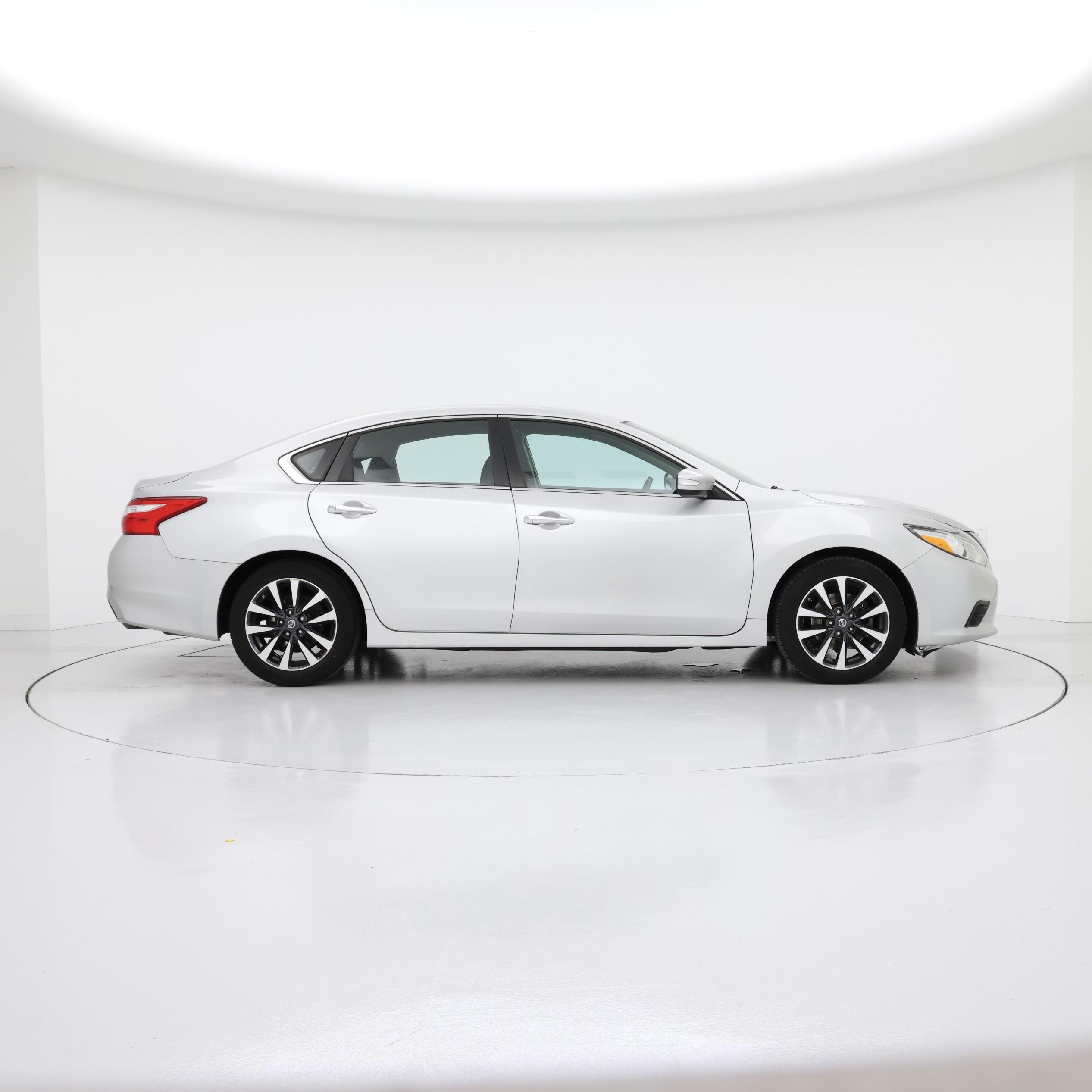 Thumbnail: 2017 Nissan Altima - 7