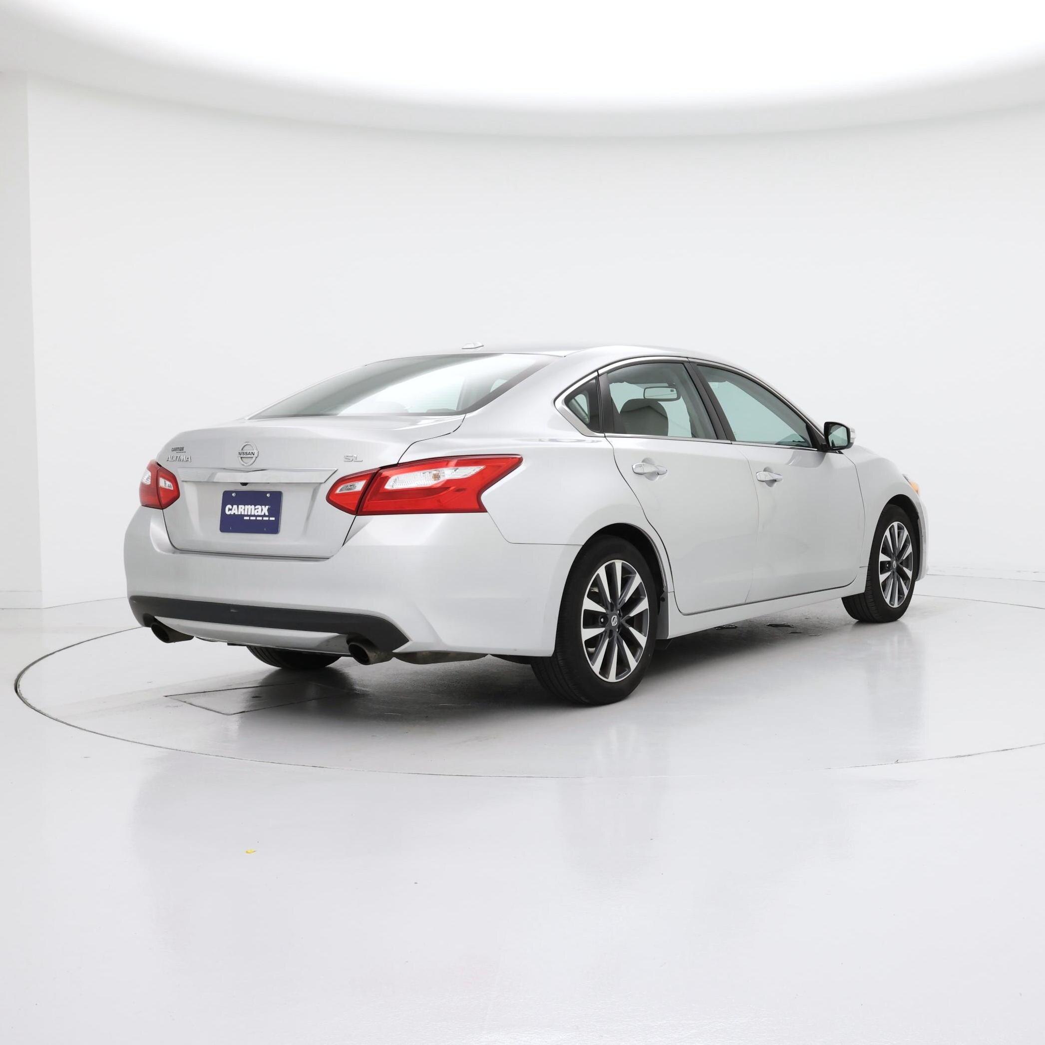 Thumbnail: 2017 Nissan Altima - 8