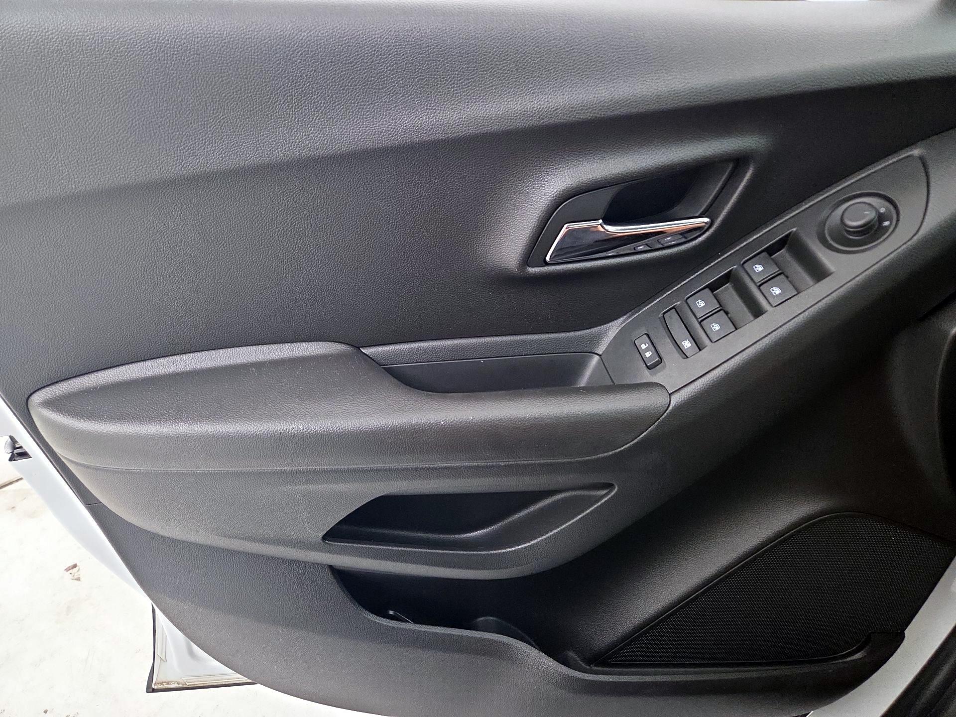 Thumbnail: 2020 Chevrolet Trax - 12