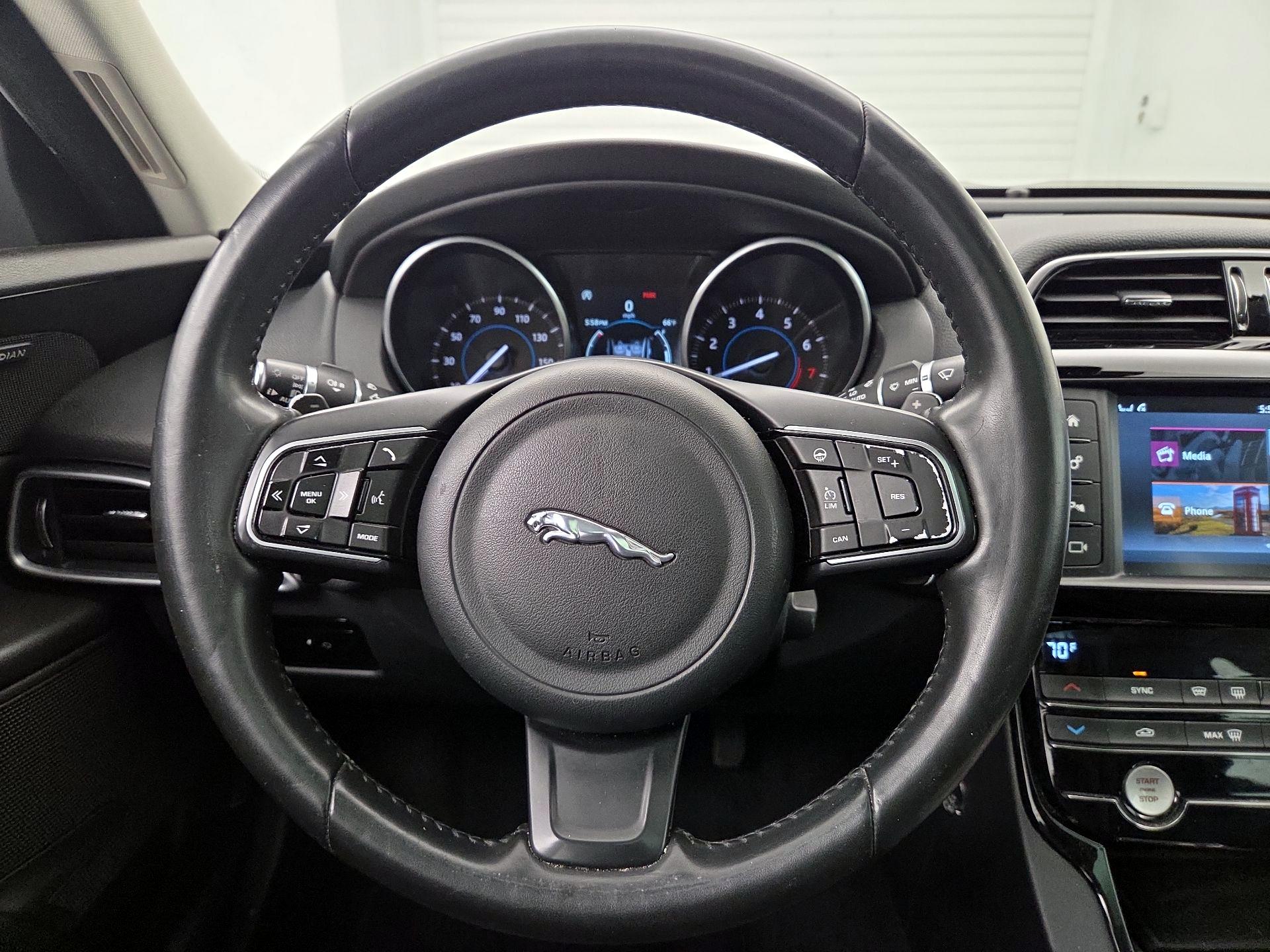 Thumbnail: 2018 Jaguar XE - 10