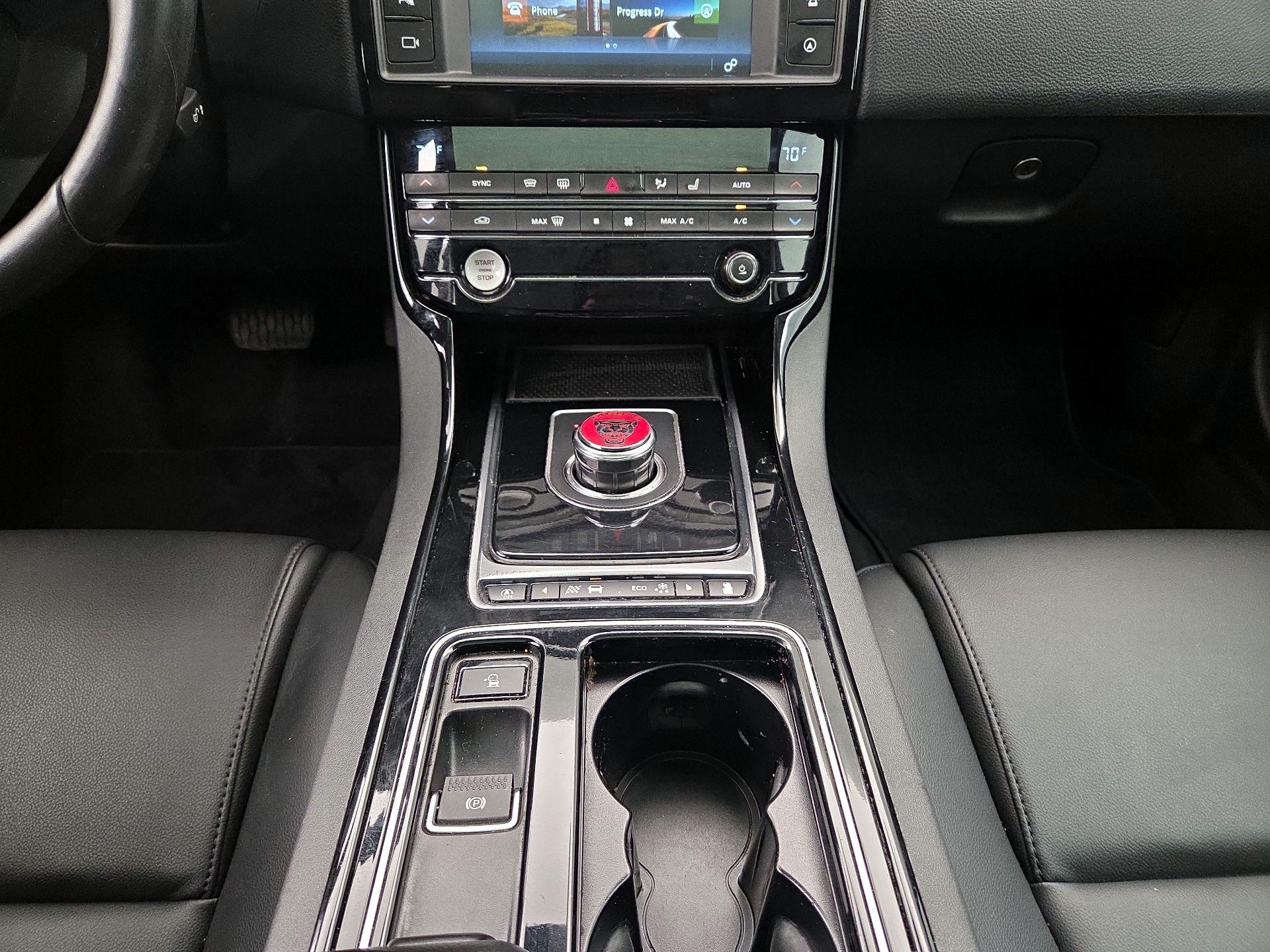 Thumbnail: 2018 Jaguar XE - 18