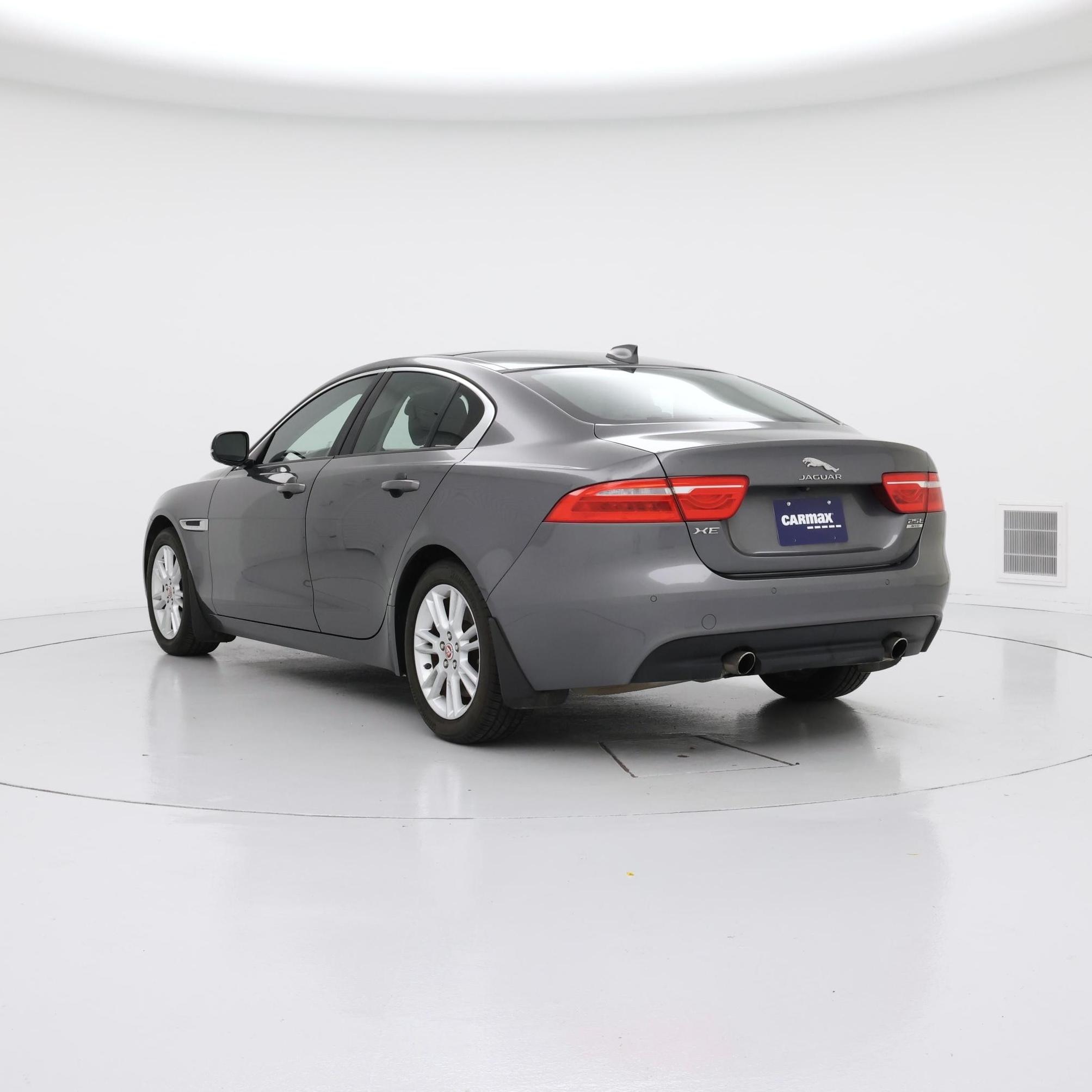 Thumbnail: 2018 Jaguar XE - 2