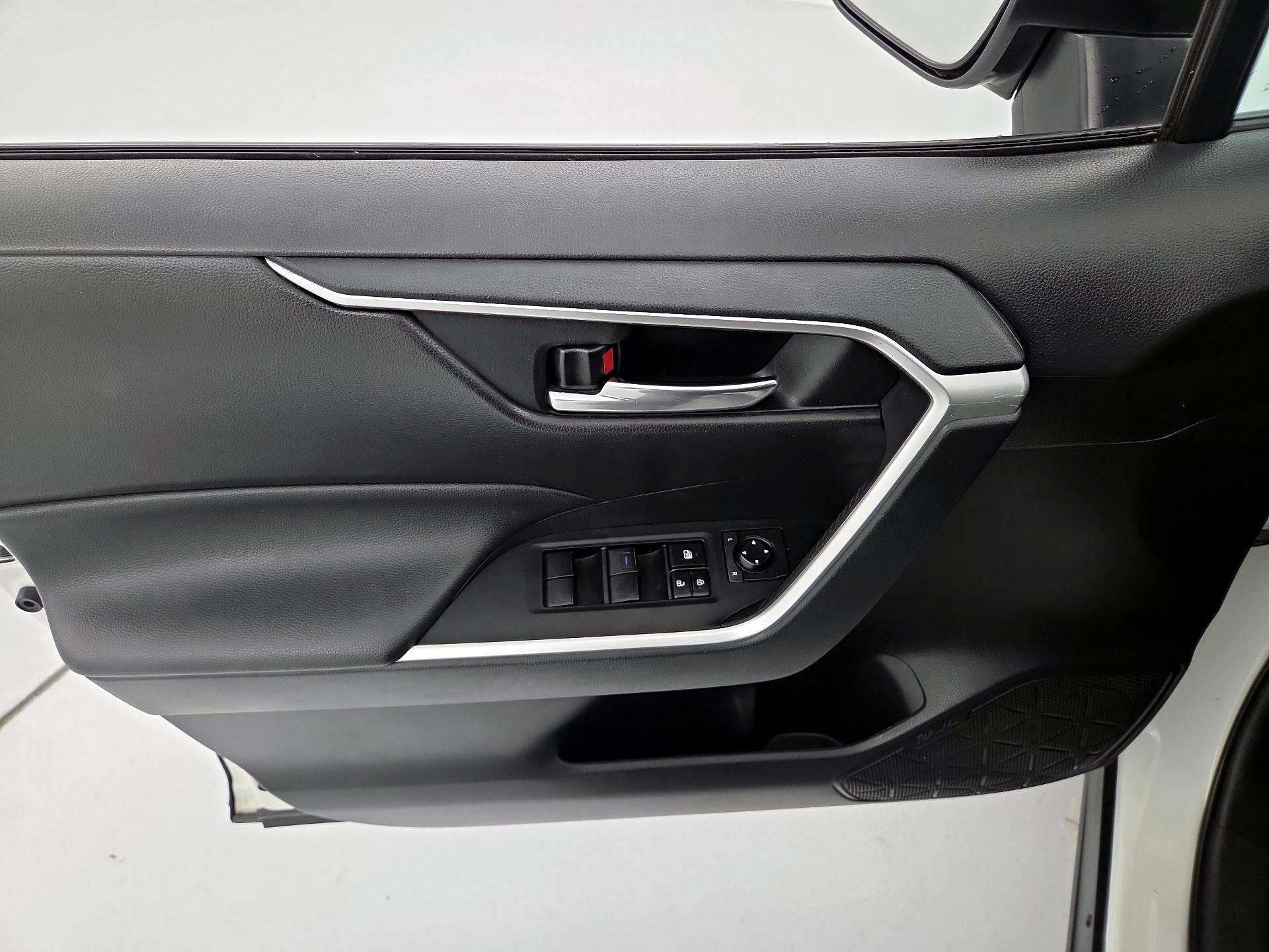 Thumbnail: 2021 Toyota RAV4 - 12