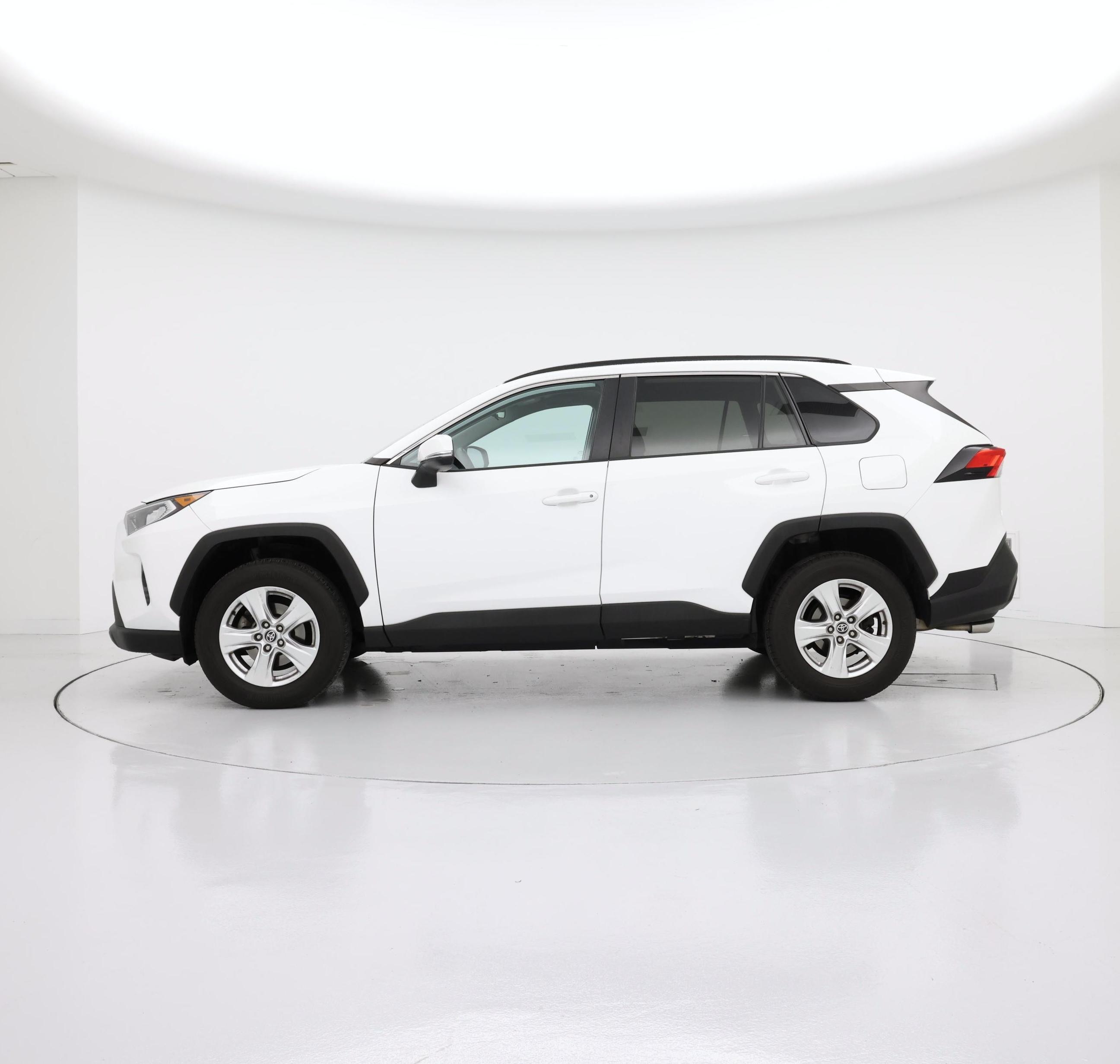 Thumbnail: 2021 Toyota RAV4 - 3