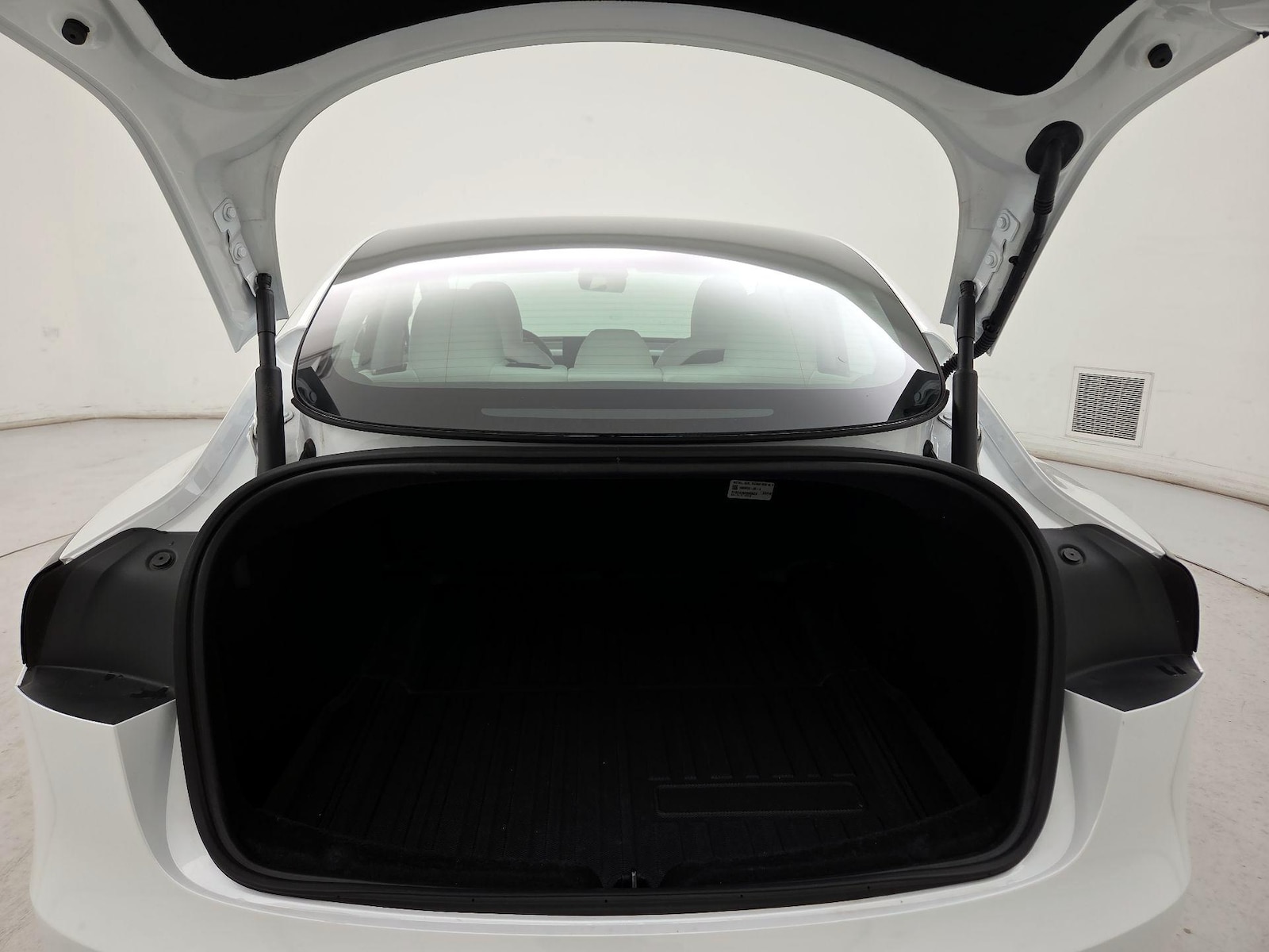 2025 Tesla Model 3 Long Range - Photo 22