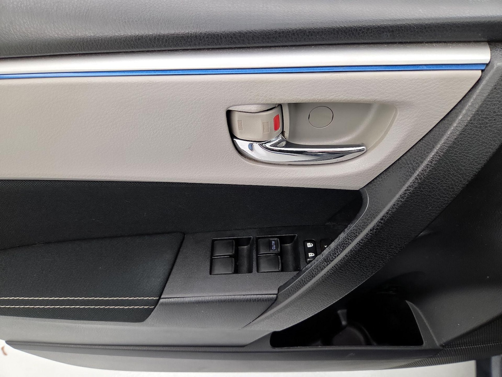 2014 Toyota Corolla LE - Photo 13